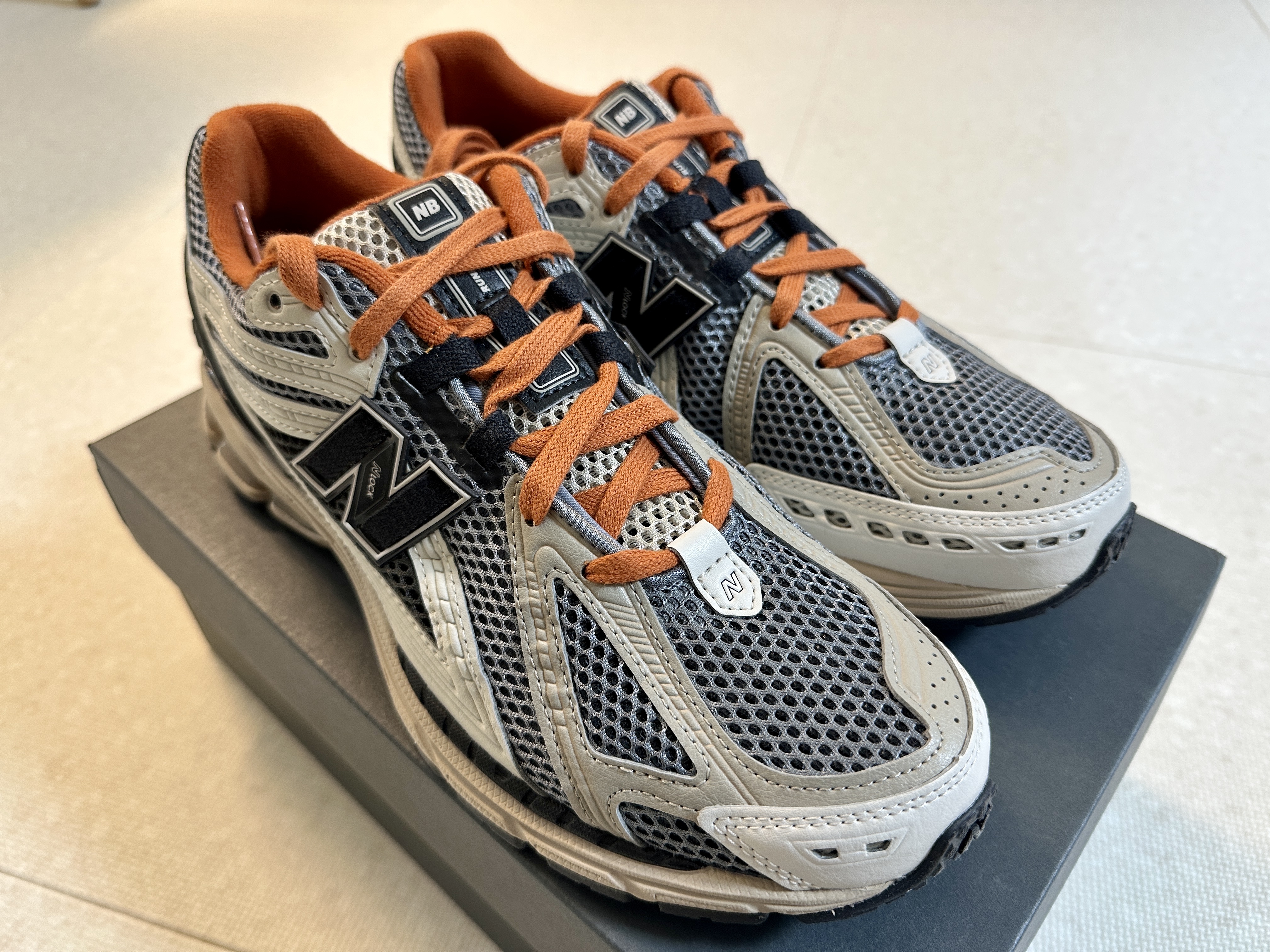 New Balance 1906R Blacktop Mindful Grey - Size? Exclusive 착용 스타일 - 2