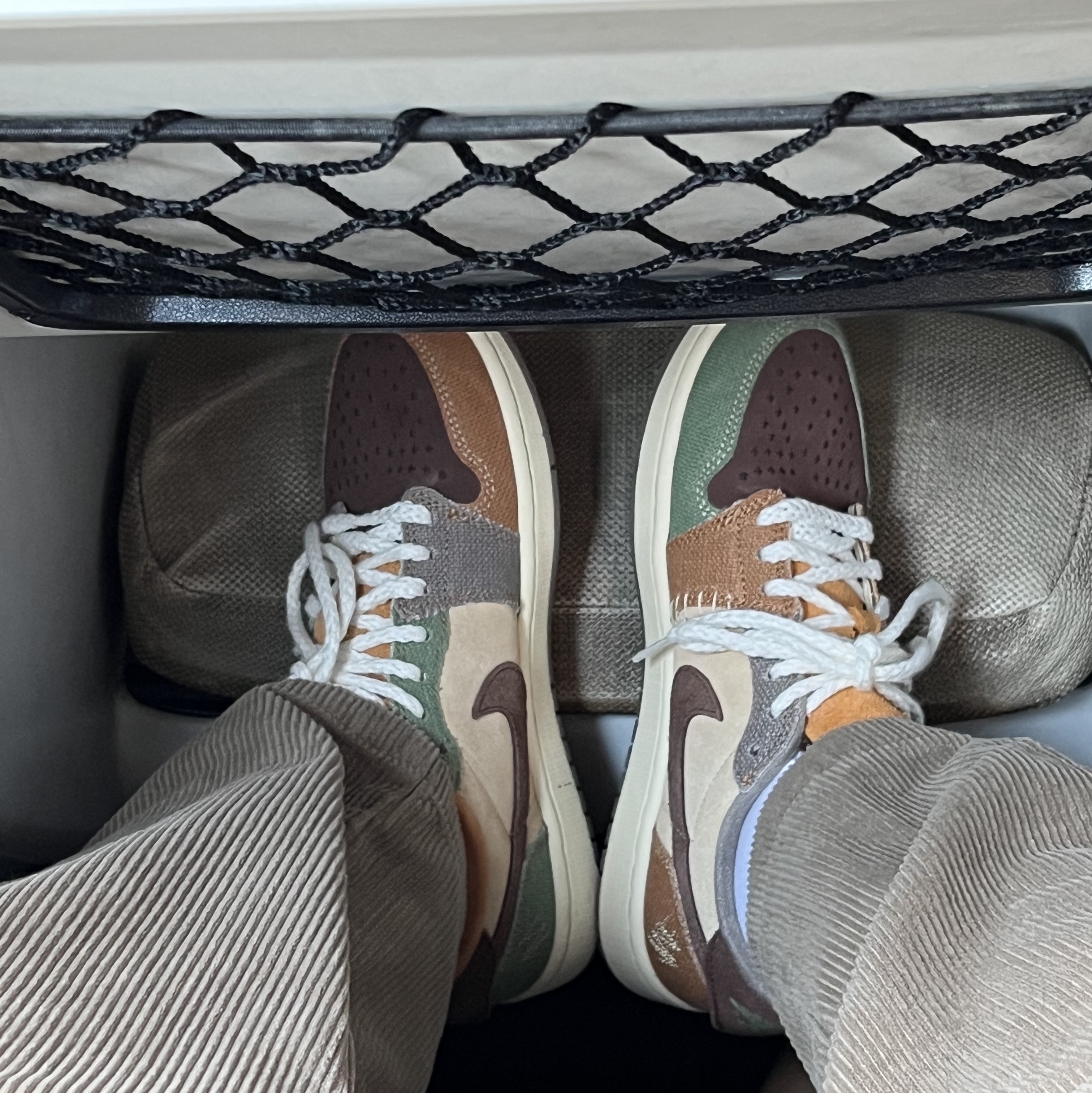 Jordan 1 x Zion Williamson Retro Low OG Flax and Oil Green 착용 스타일 - 3