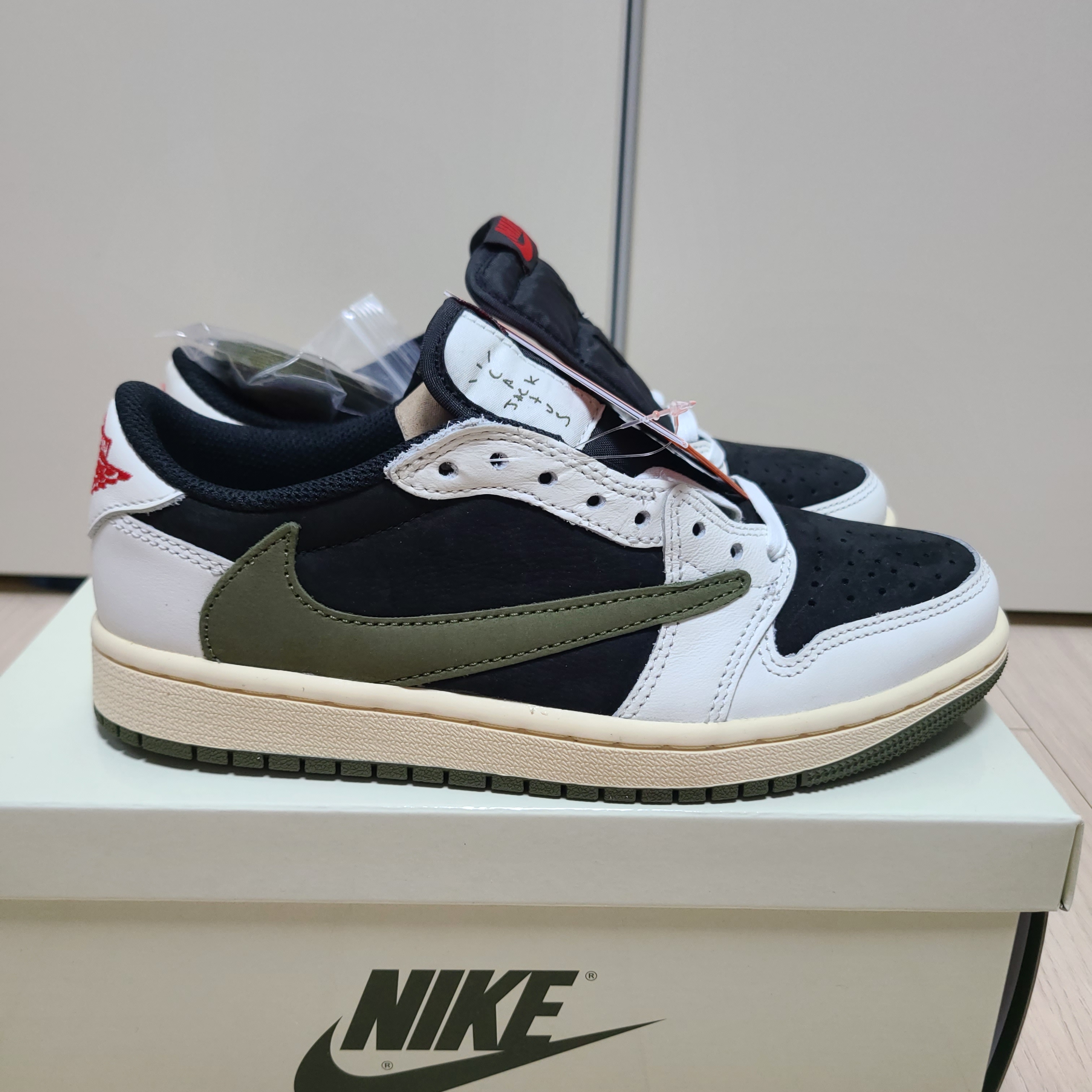 (W) Jordan 1 x Travis Scott Retro Low OG SP Medium Olive 착용 스타일