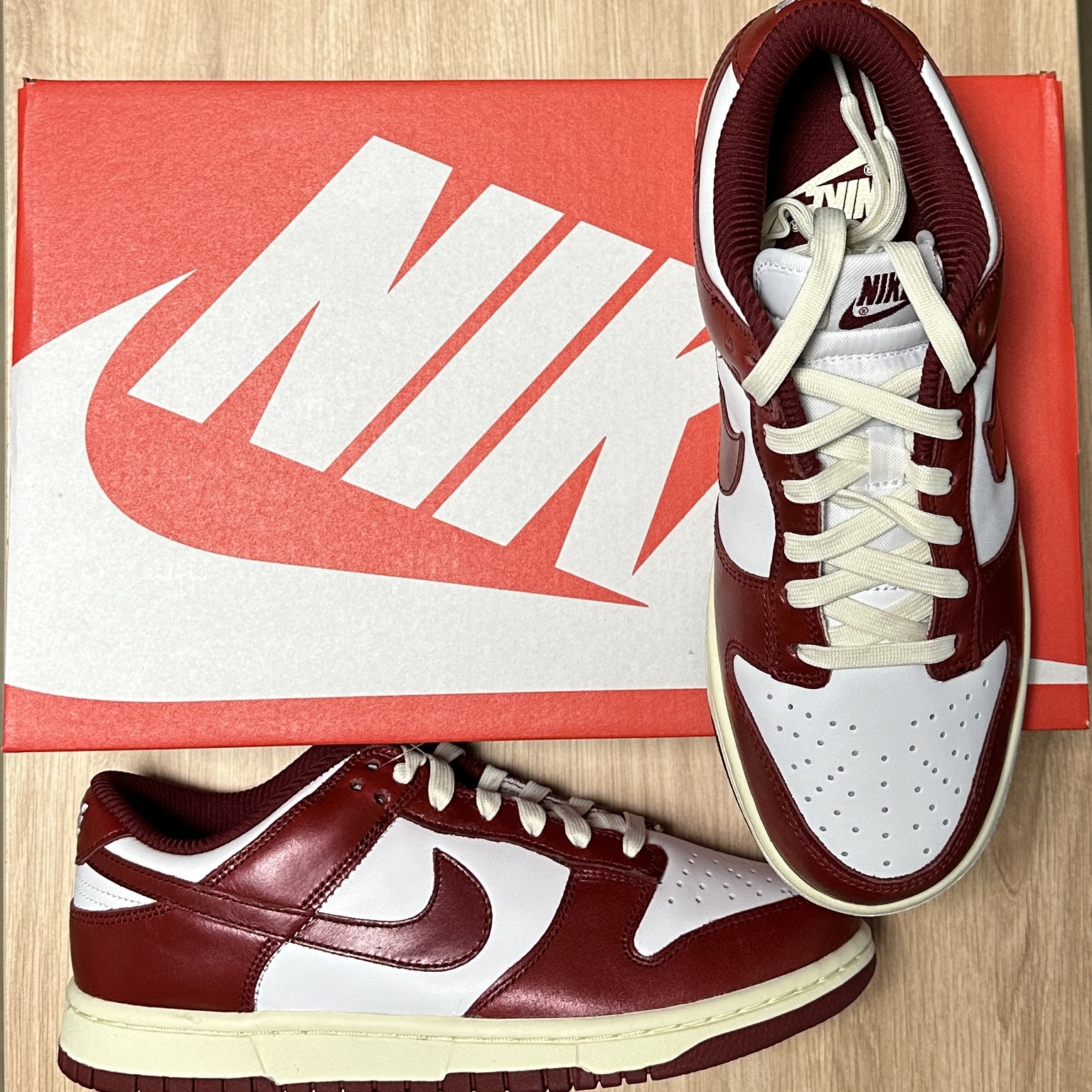 (W) Nike Dunk Low Retro PRM Team Red and White 착용 스타일