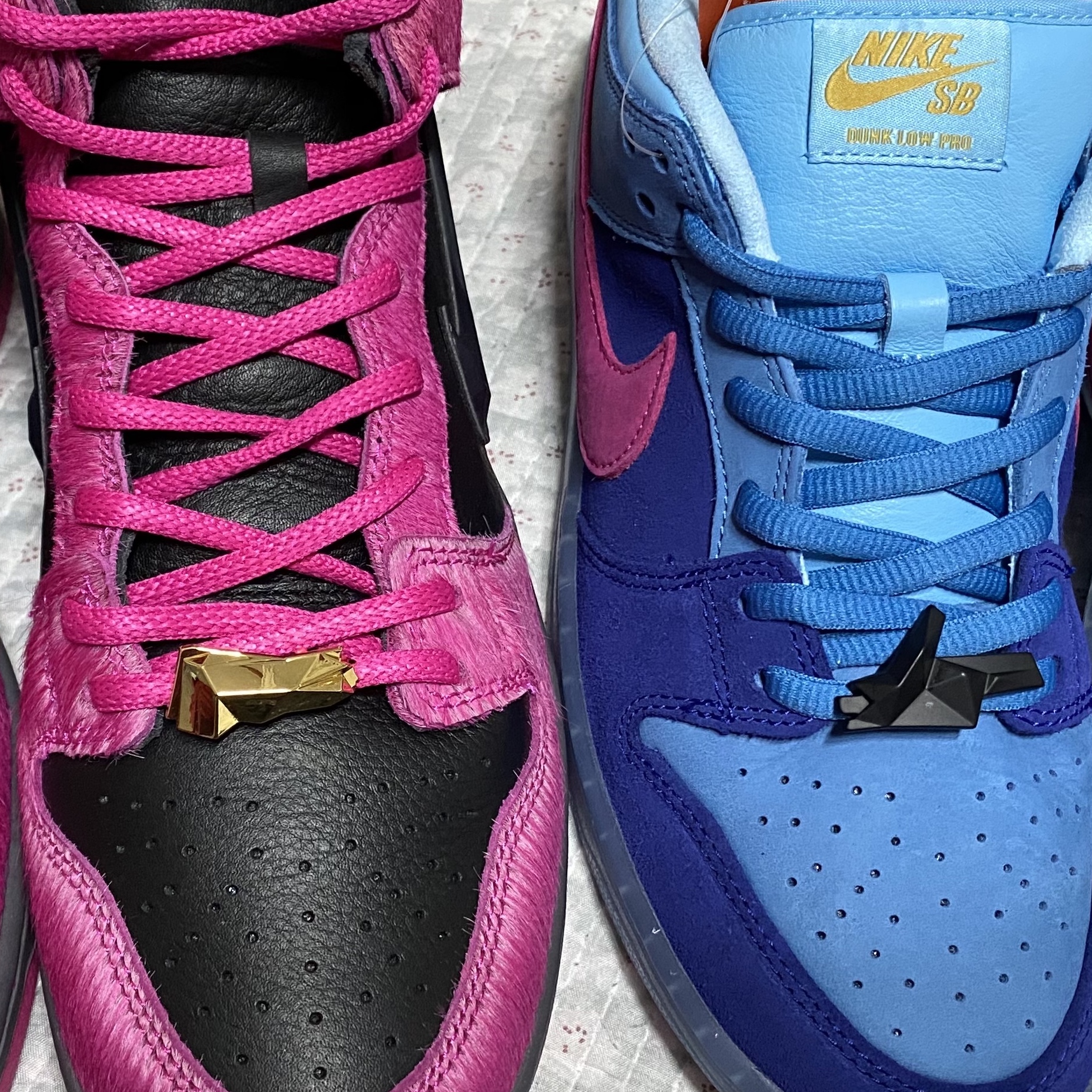 Nike x Run The Jewels SB Dunk Low Deep Royal Blue and Active Pink, Nike x Run The Jewels SB Dunk High Active Pink and Black 착용 스타일