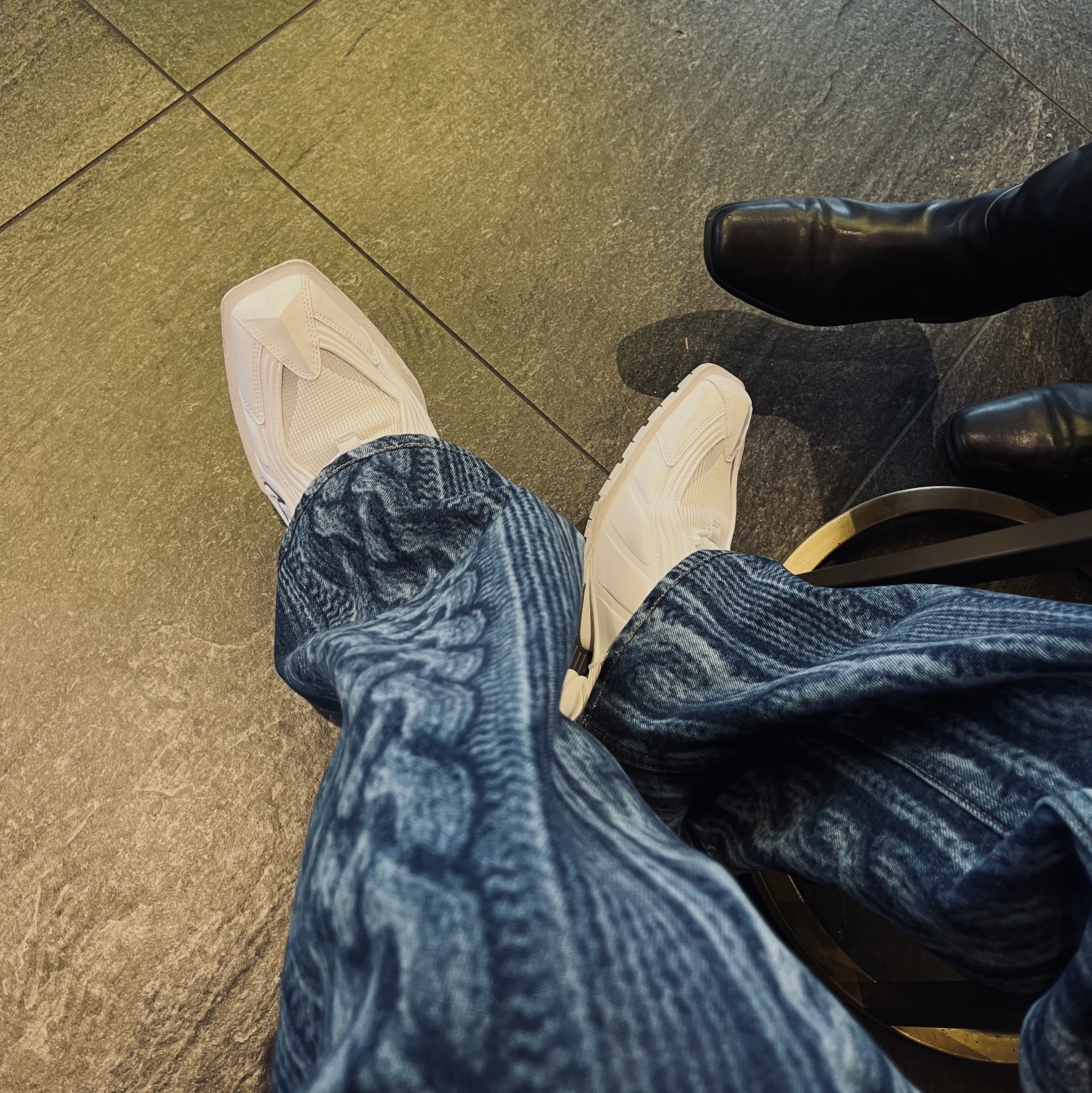 Nike x Martine Rose Shox MR4 Black, Nike x Martine Rose Shox MR4 White 착용 스타일 - 2