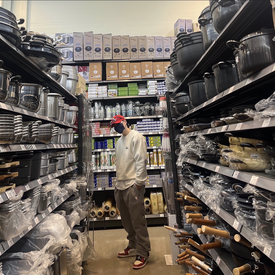 Nike x Fear of God Warm Up Pants Dust, Jordan 1 x Off-White Retro High Chicago The Ten 착용 스타일