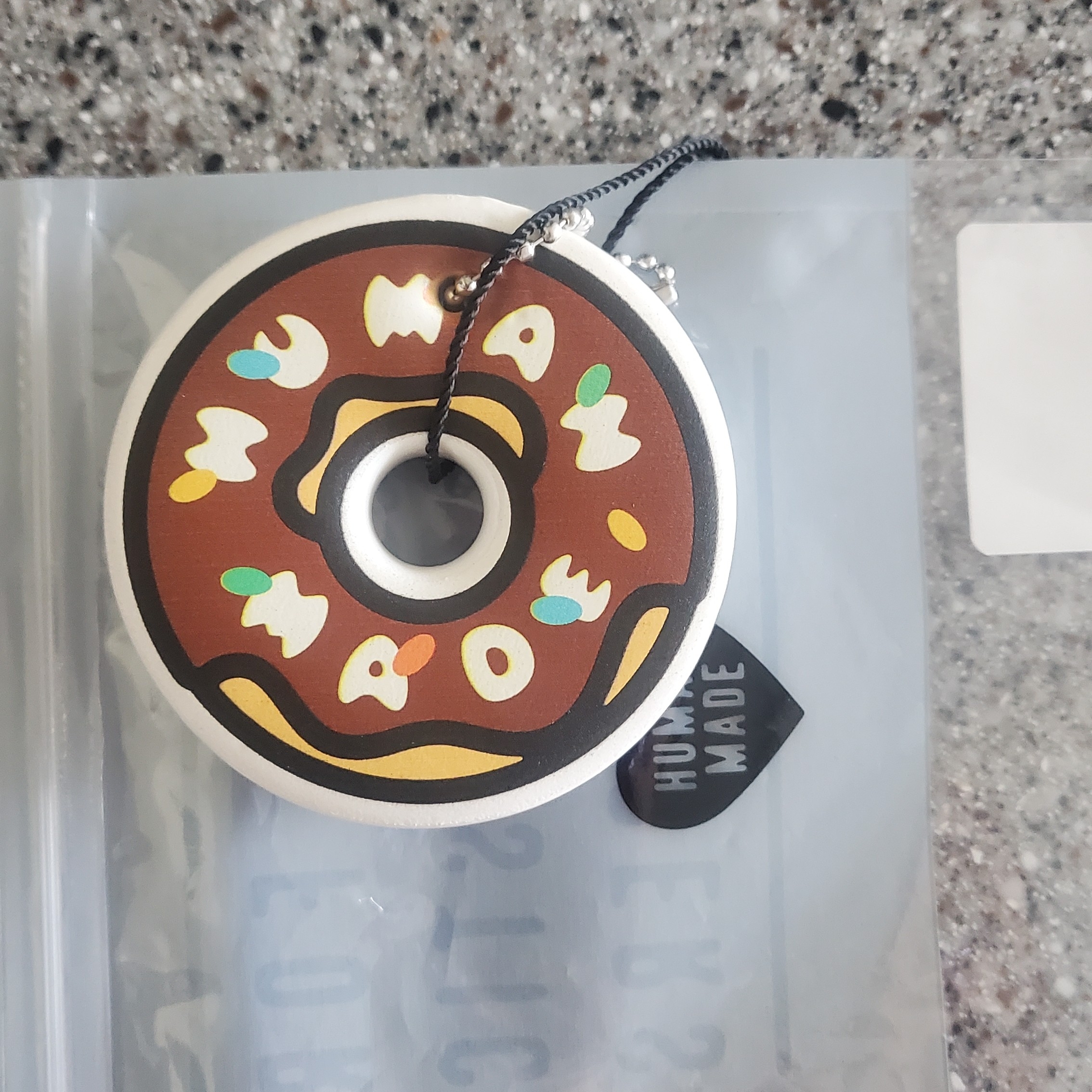Human Made x Krispy Kreme Keycharm Brown 착용 스타일 - 1