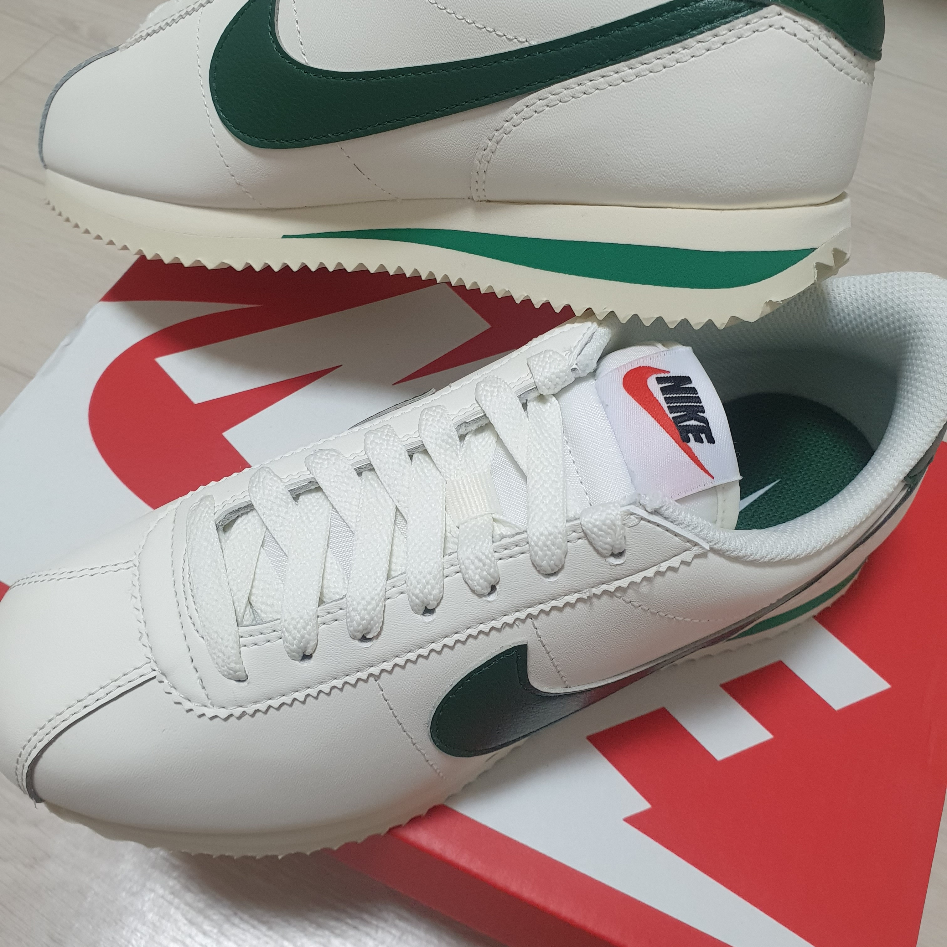 (W) Nike Cortez Gorge Green and Malachite 착용 스타일 - 2