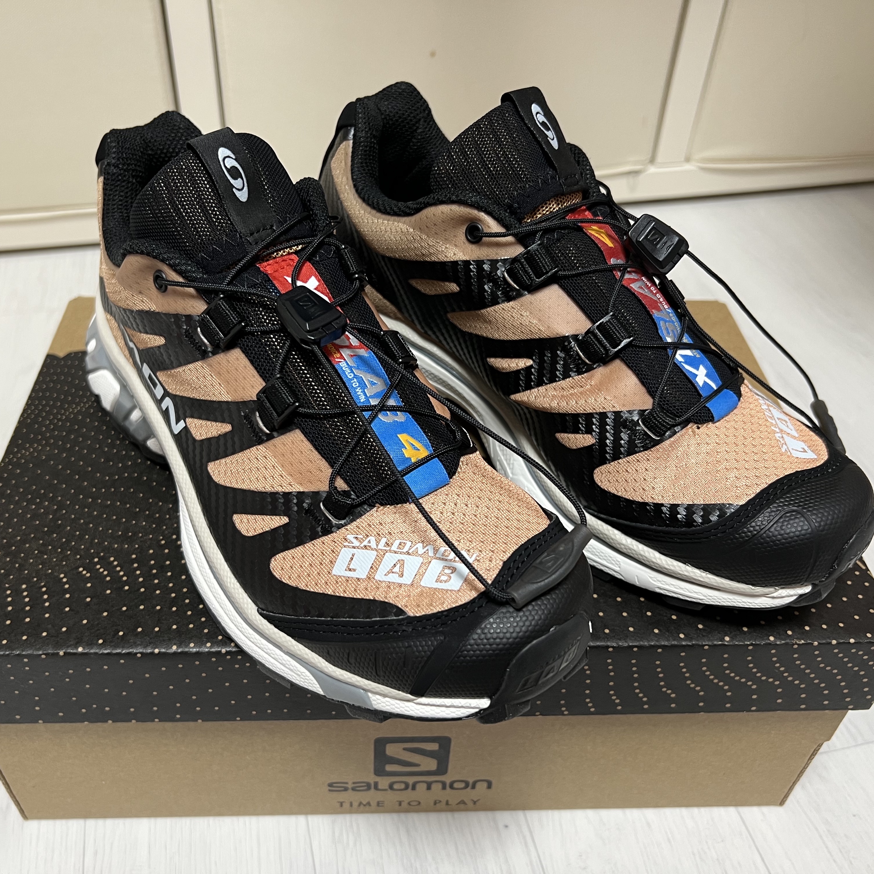 Salomon XT-4 Tobacco Brown 착용 스타일 - 1