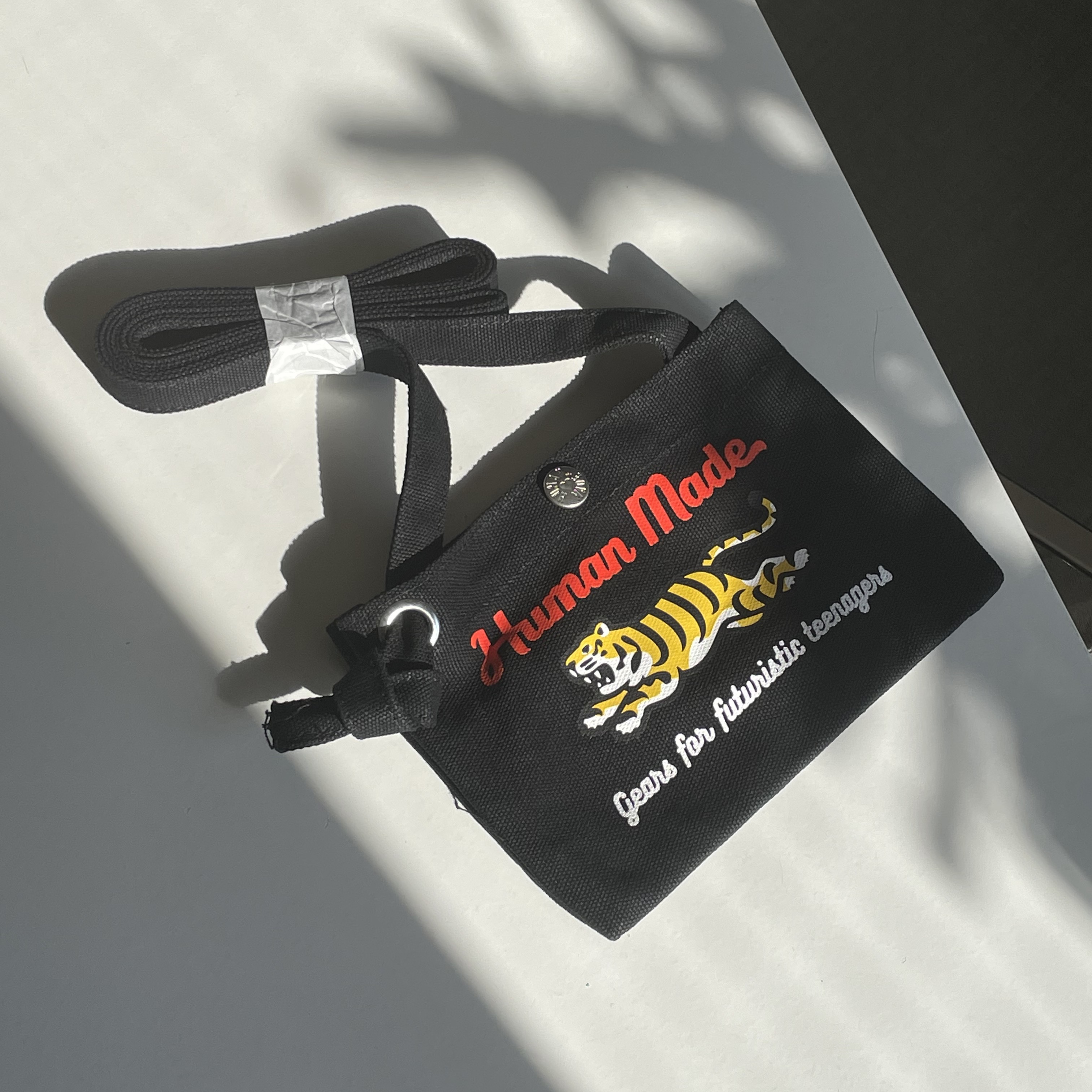 Human Made Mini Shoulder Bag Black 착용 스타일 - 1