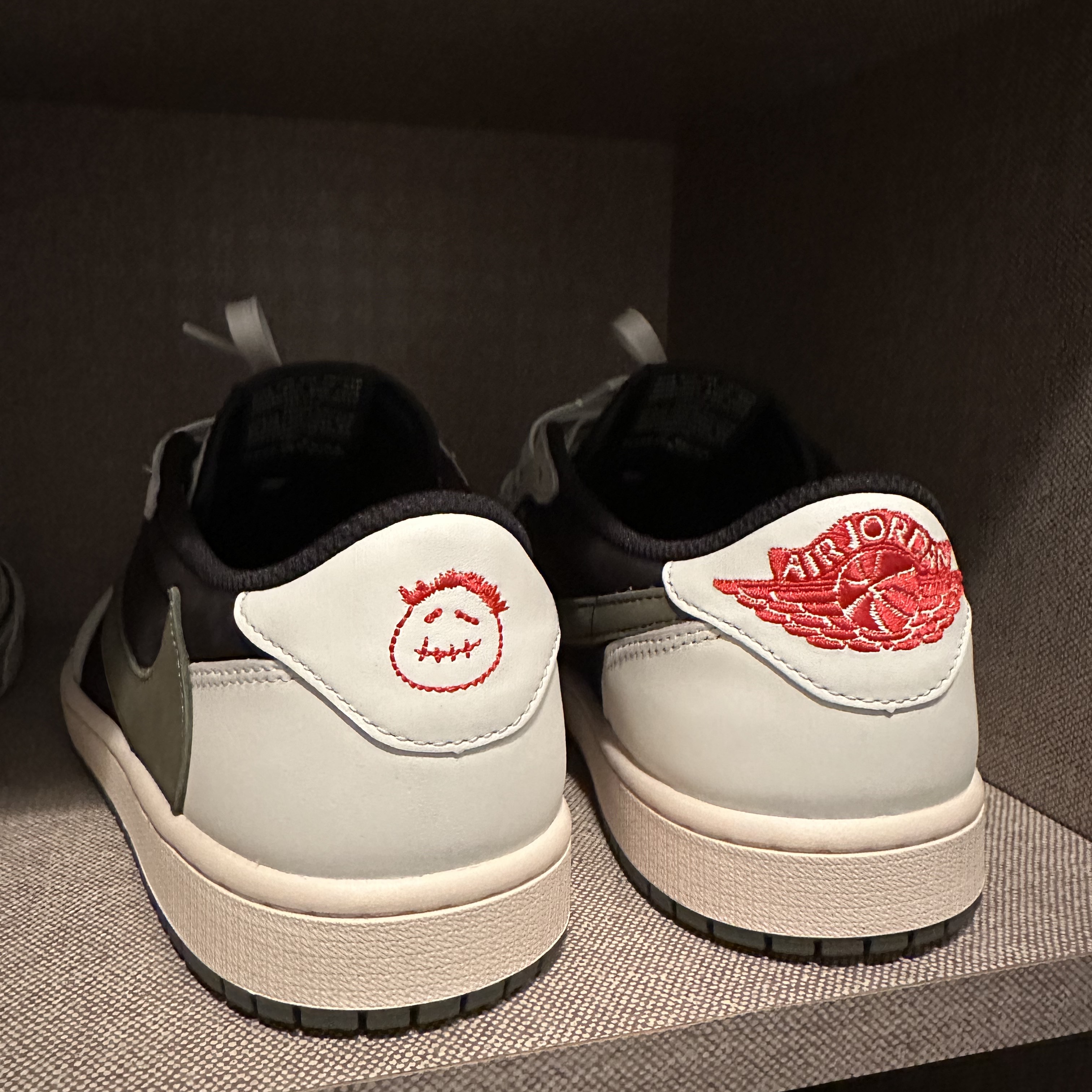 (W) Jordan 1 x Travis Scott Retro Low OG SP Medium Olive 착용 스타일