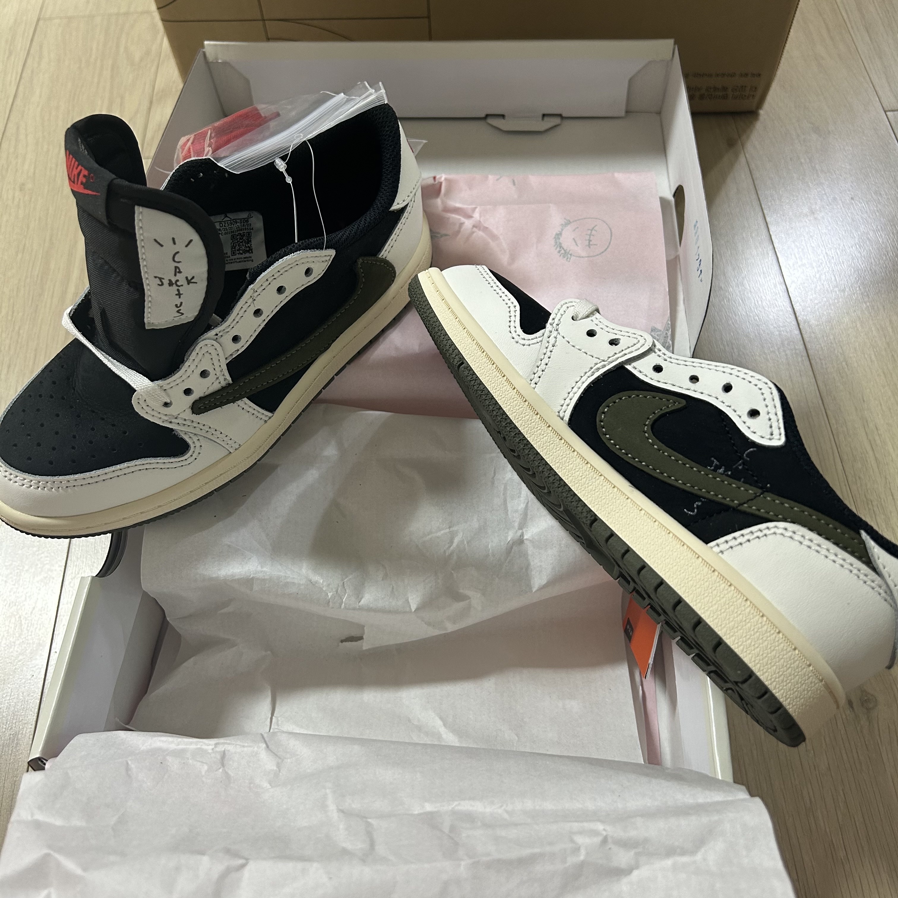 (PS) Jordan 1 x Travis Scott Retro Low OG SP Medium Olive 착용 스타일
