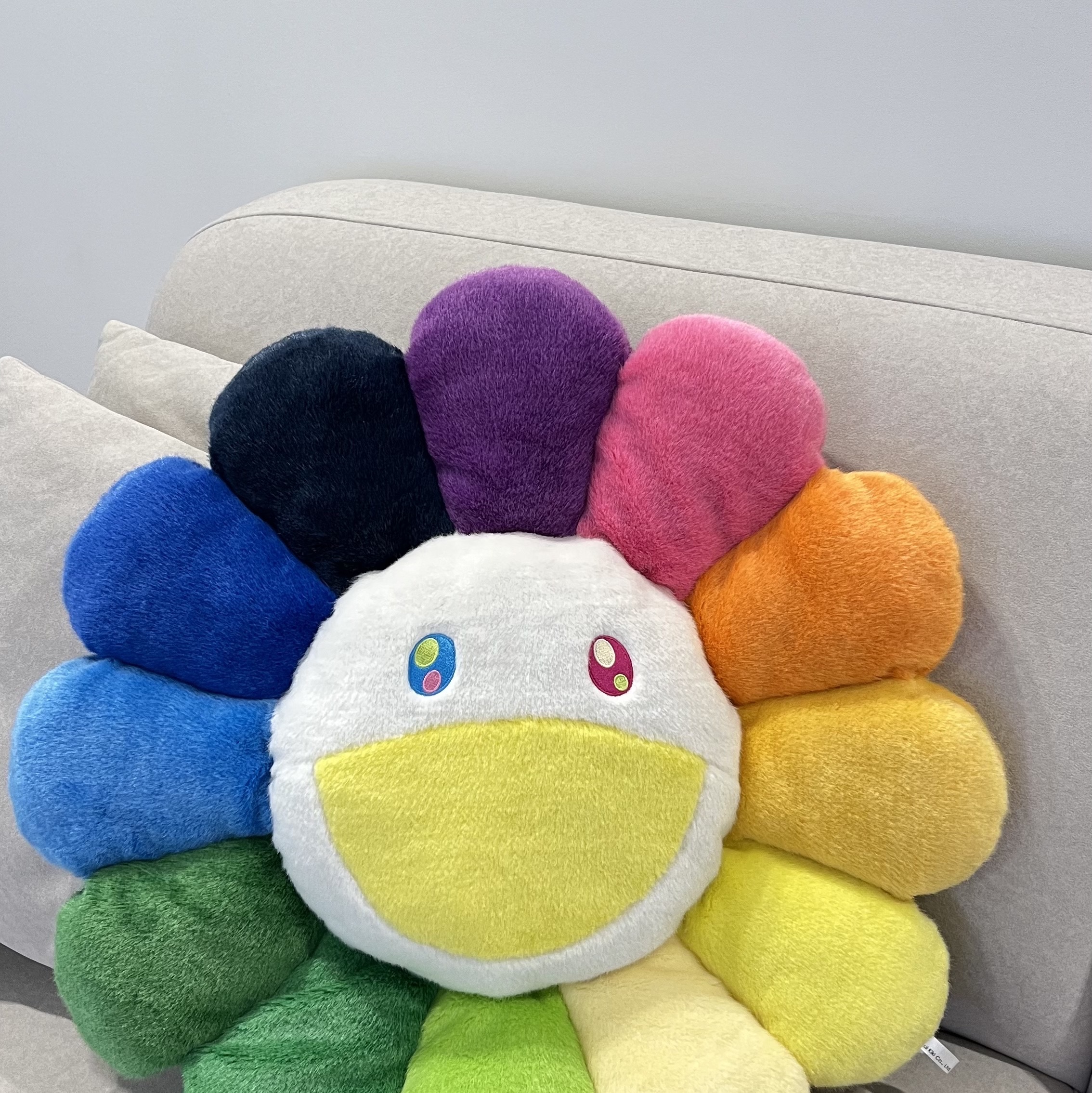 Kaikai Kiki Flower Cushion 60cm Rainbow 착용 스타일 - 2