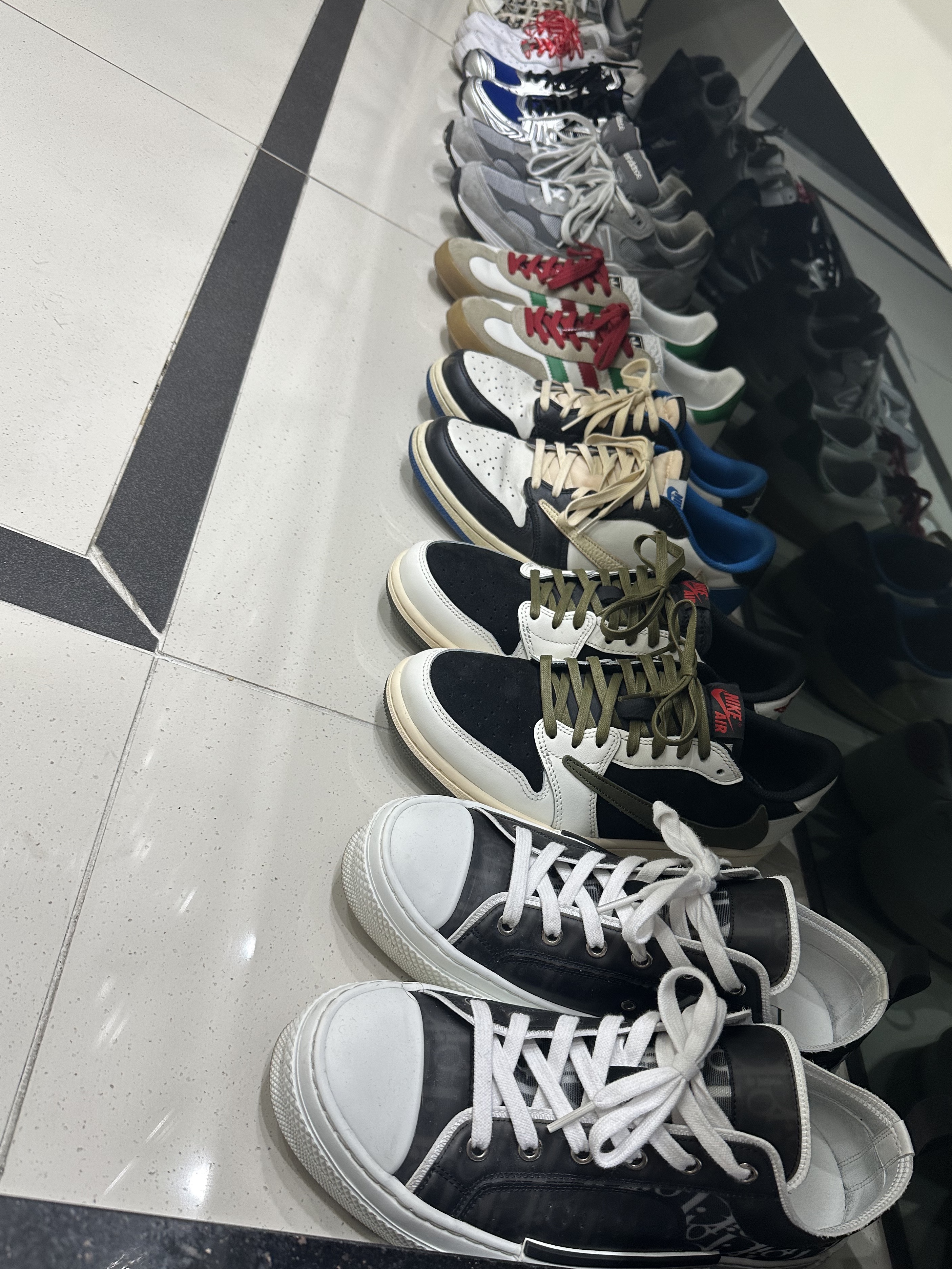 (W) Jordan 1 x Travis Scott Retro Low OG SP Medium Olive 착용 스타일