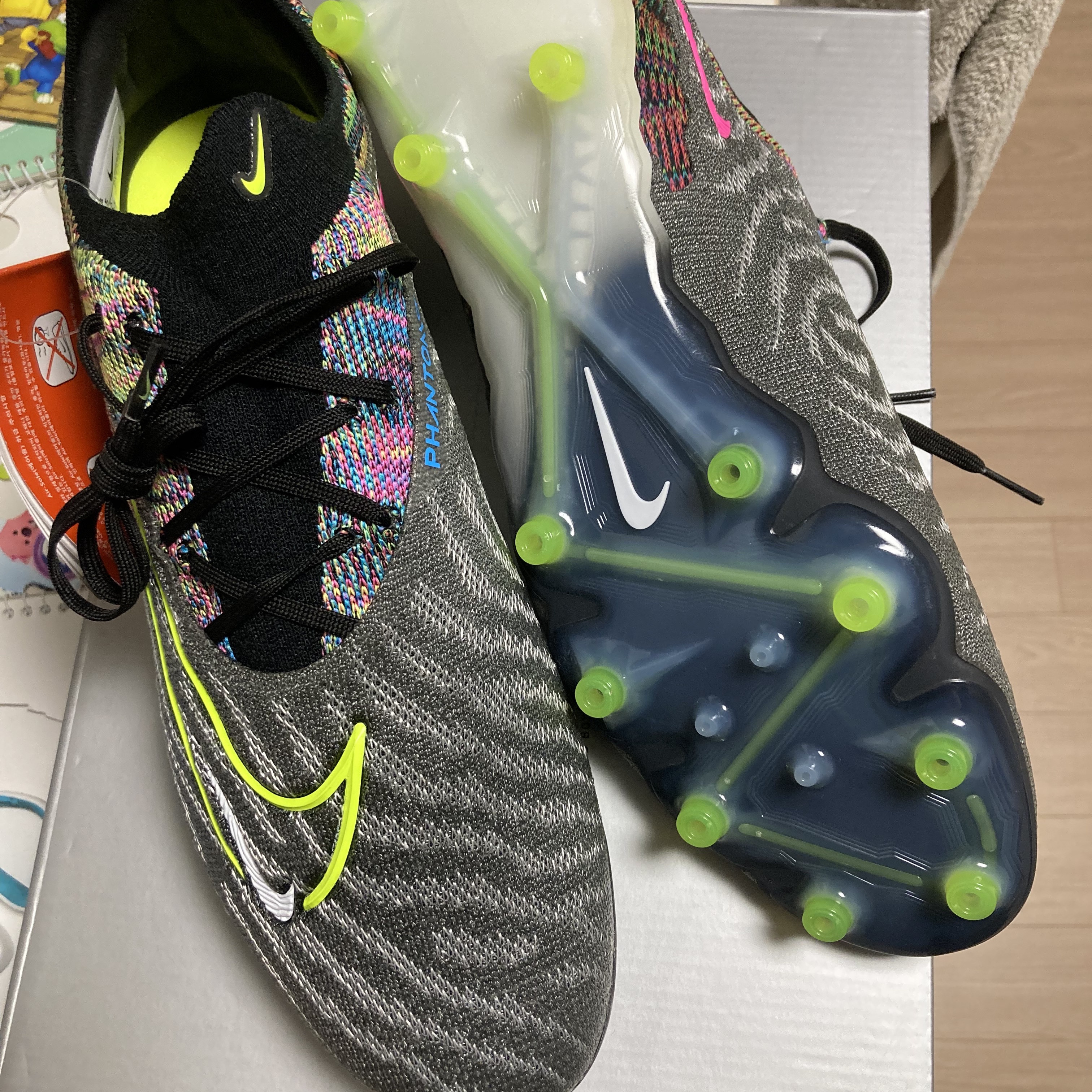 Nike Gripknit Phantom GX Elite Fusion AG Pro Black Volt 착용 스타일