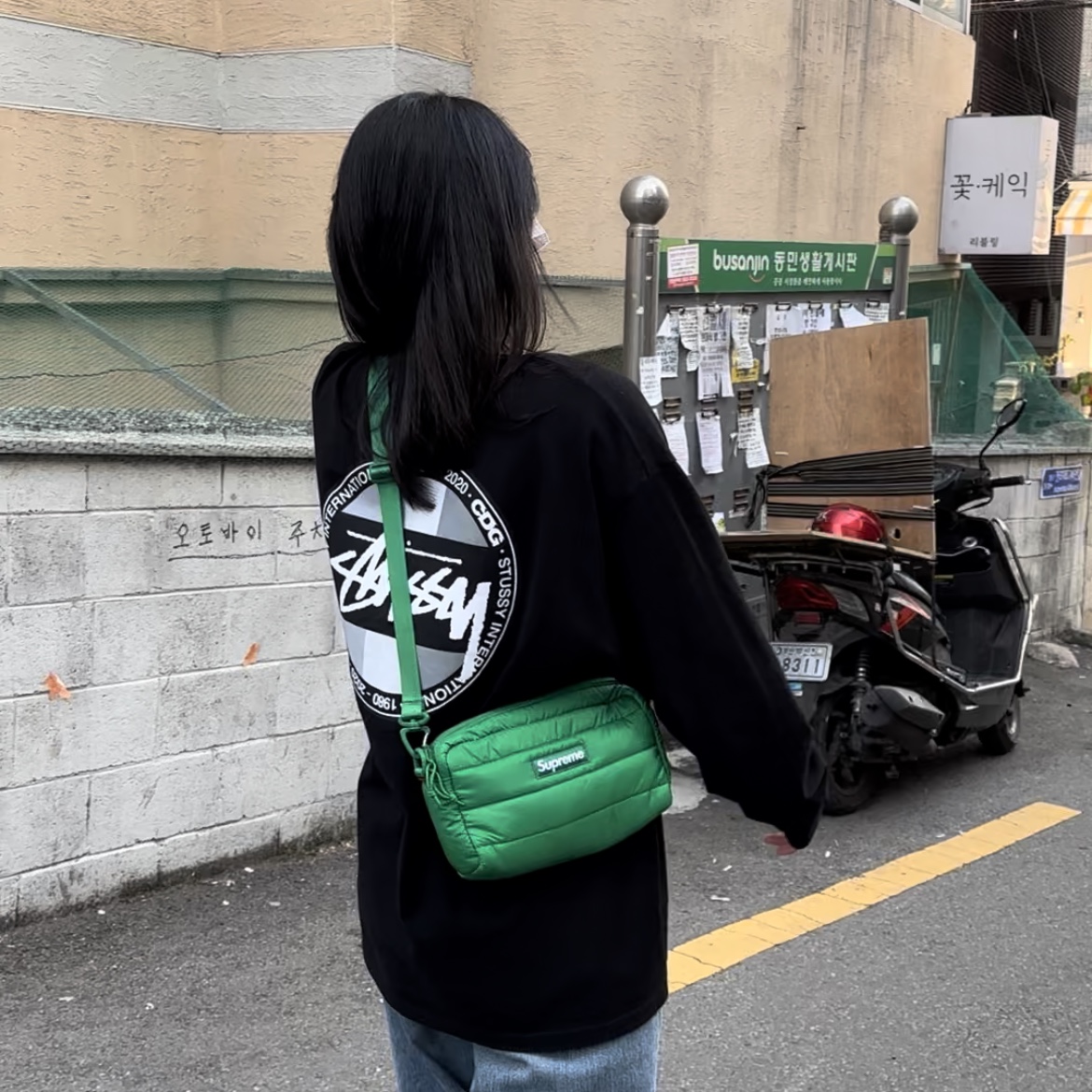 Supreme Puffer Side Bag Green - 22FW 착용 스타일 - 1