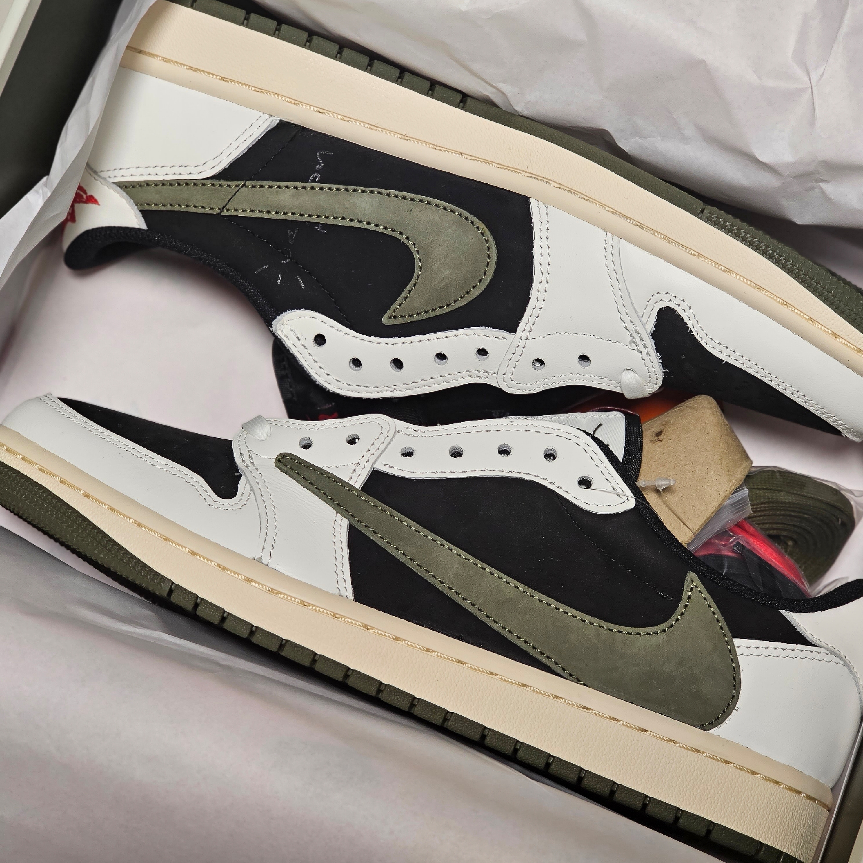 (W) Jordan 1 x Travis Scott Retro Low OG SP Medium Olive 착용 스타일
