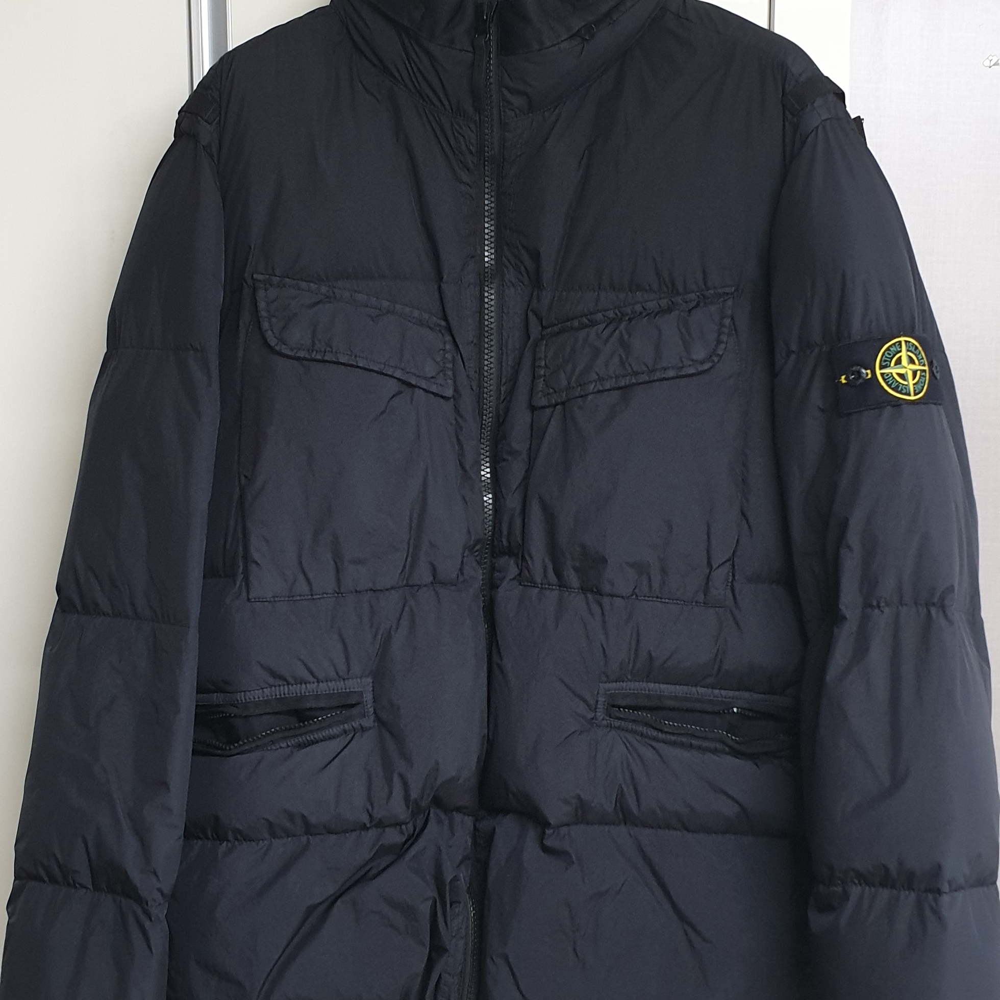 Stone Island 40123 Garment Dyed Crinkle Reps R-NY Down Jacket Black - 22FW 착용 스타일