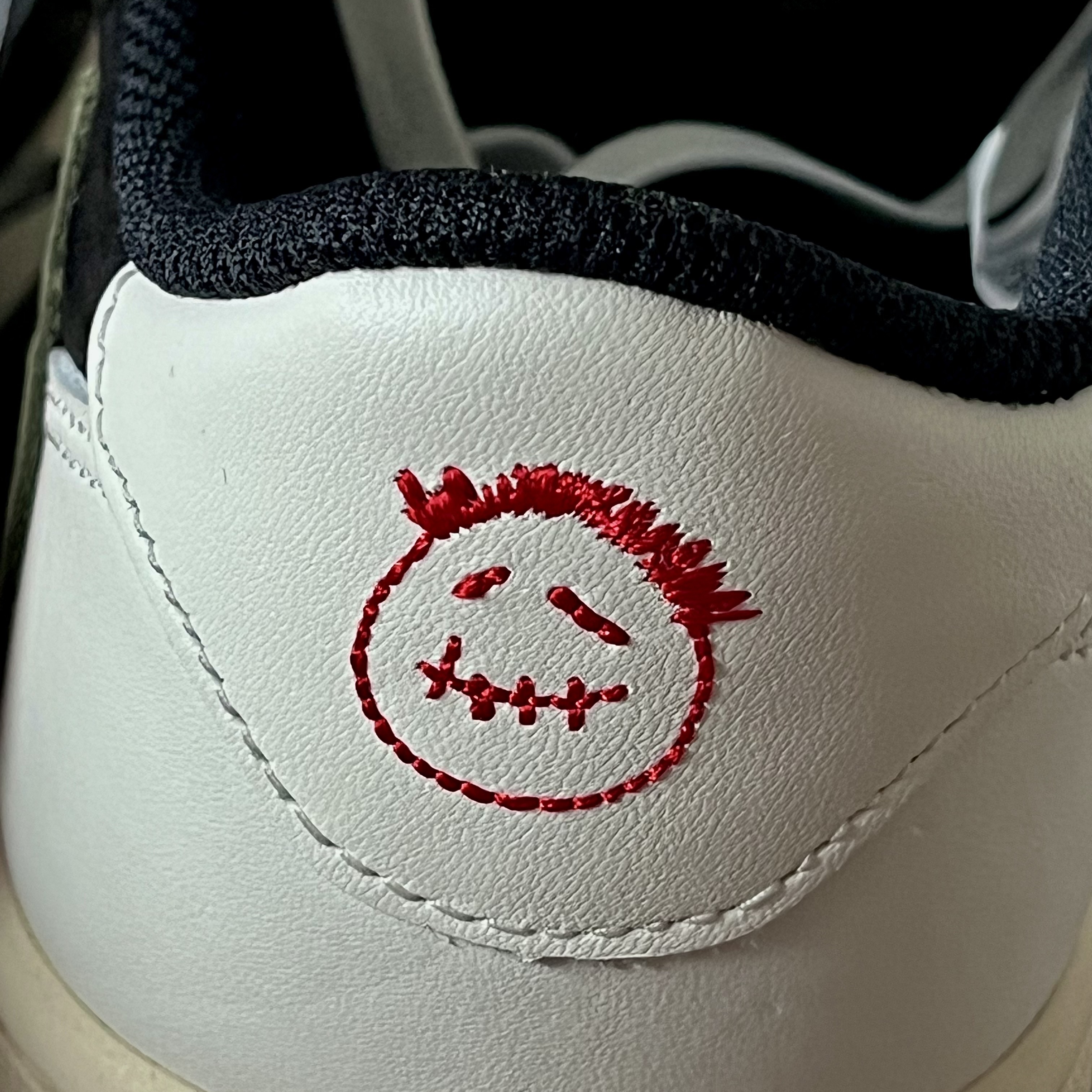 (W) Jordan 1 x Travis Scott Retro Low OG SP Medium Olive 착용 스타일 - 3