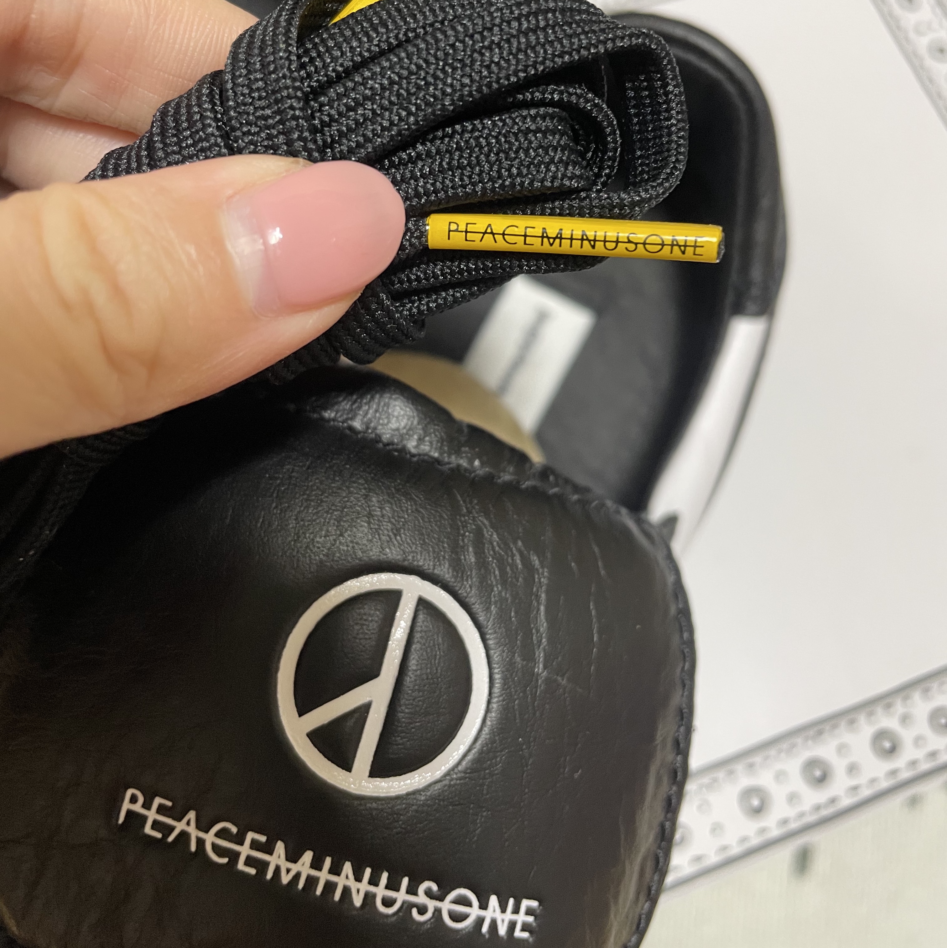 Nike x Peaceminusone Kwondo1 Black and White 착용 스타일 - 3