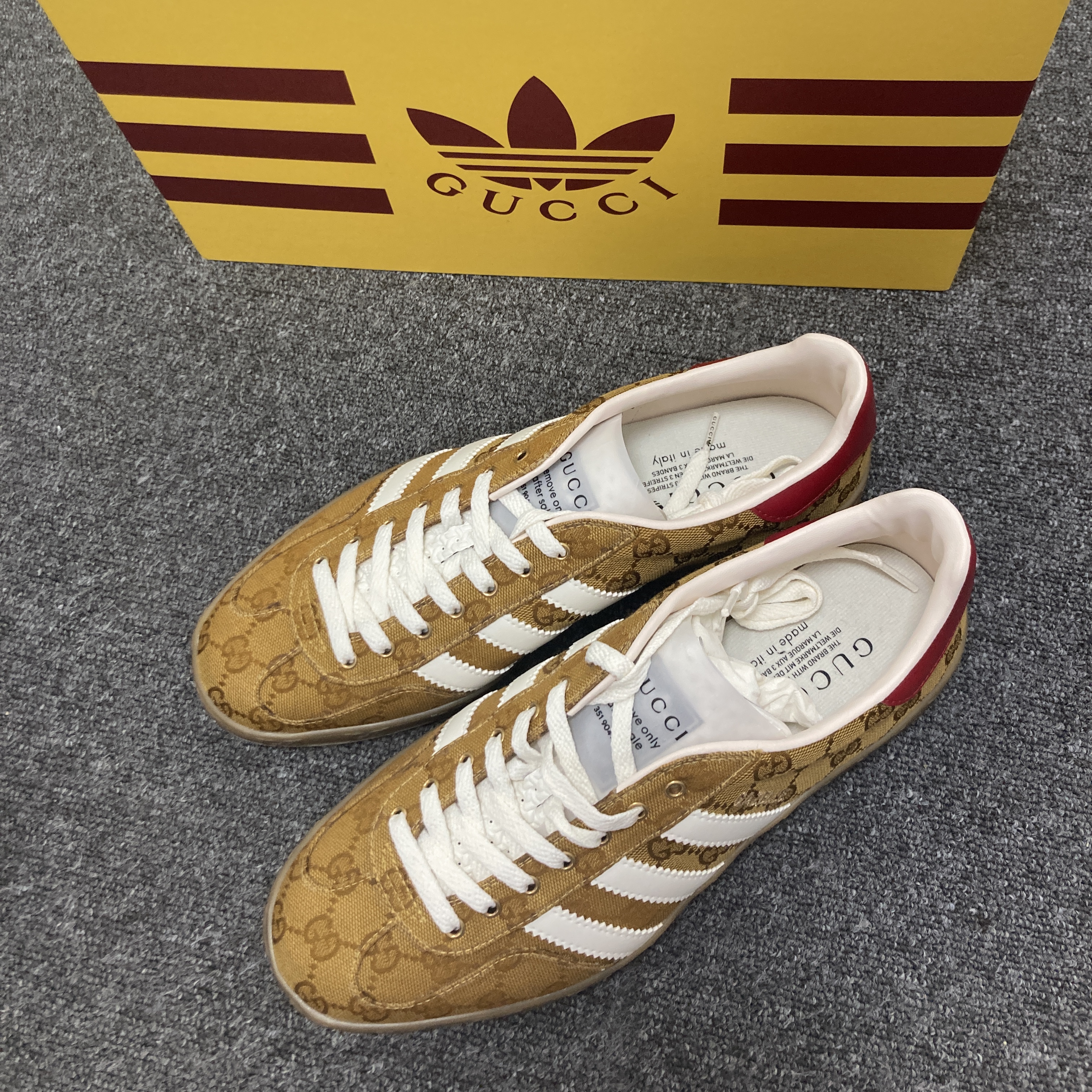 Gucci x Adidas Gazelle Sneakers Yellow White 착용 스타일 - 1
