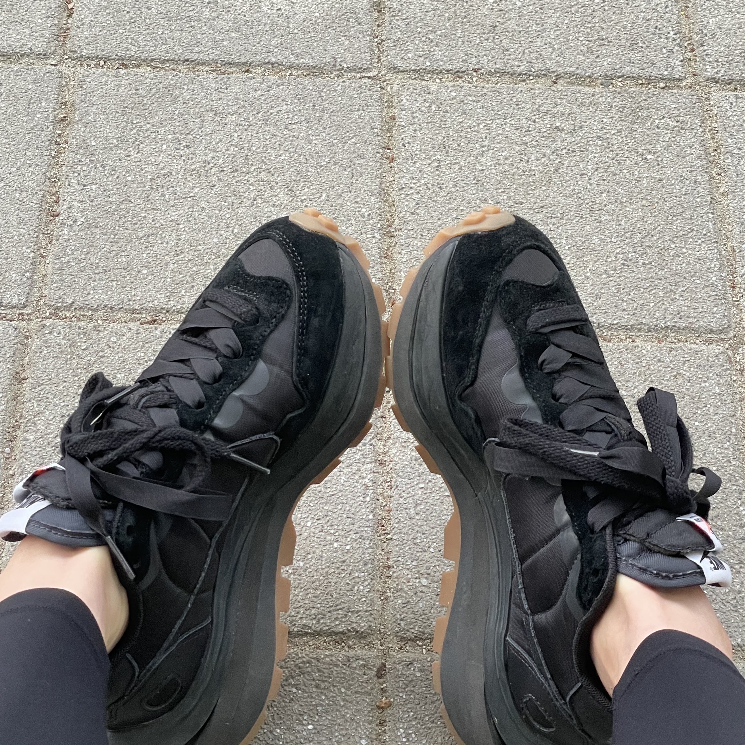 Nike x Sacai VaporWaffle Black and Gum 착용 스타일