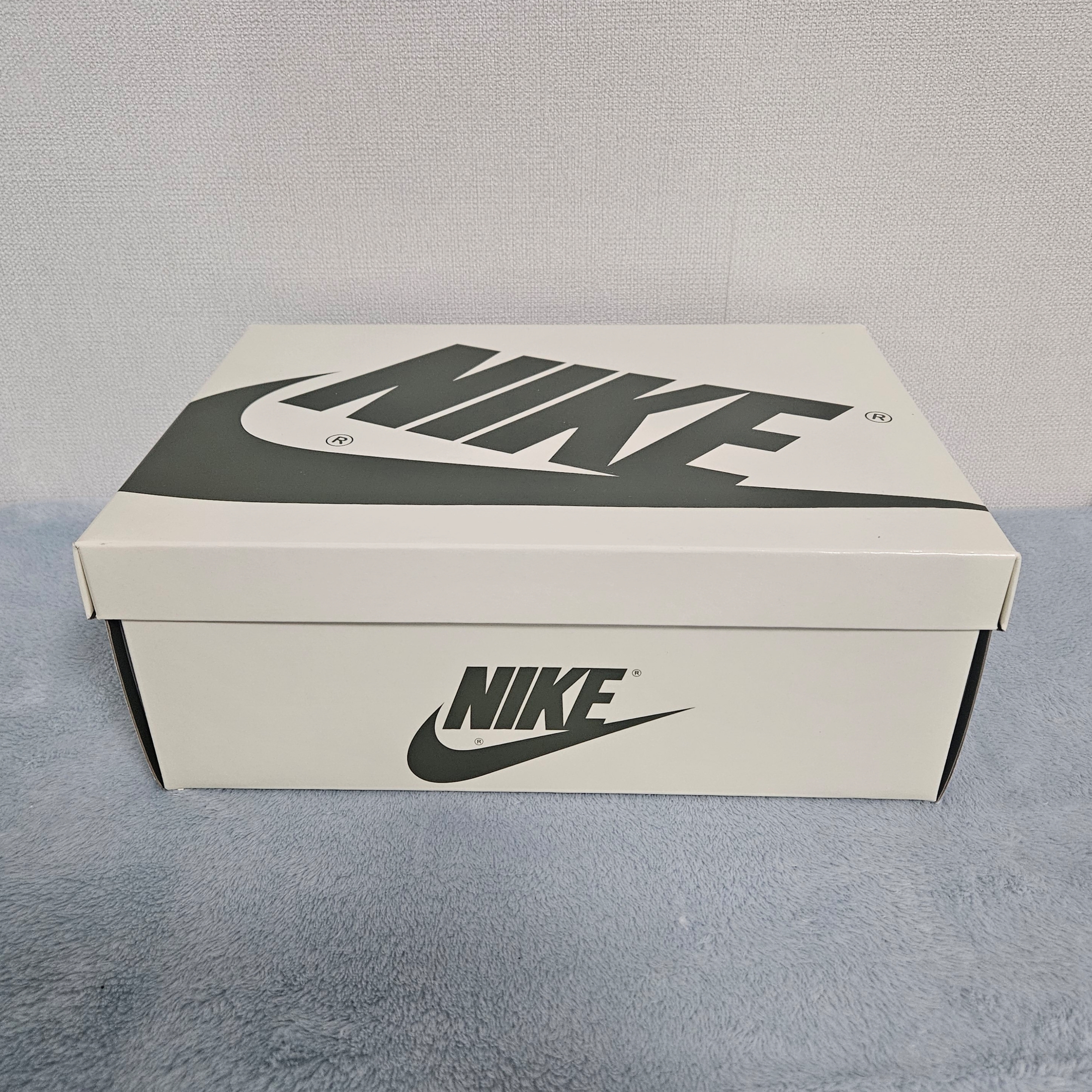 (W) Jordan 1 x Travis Scott Retro Low OG SP Medium Olive 착용 스타일 - 1