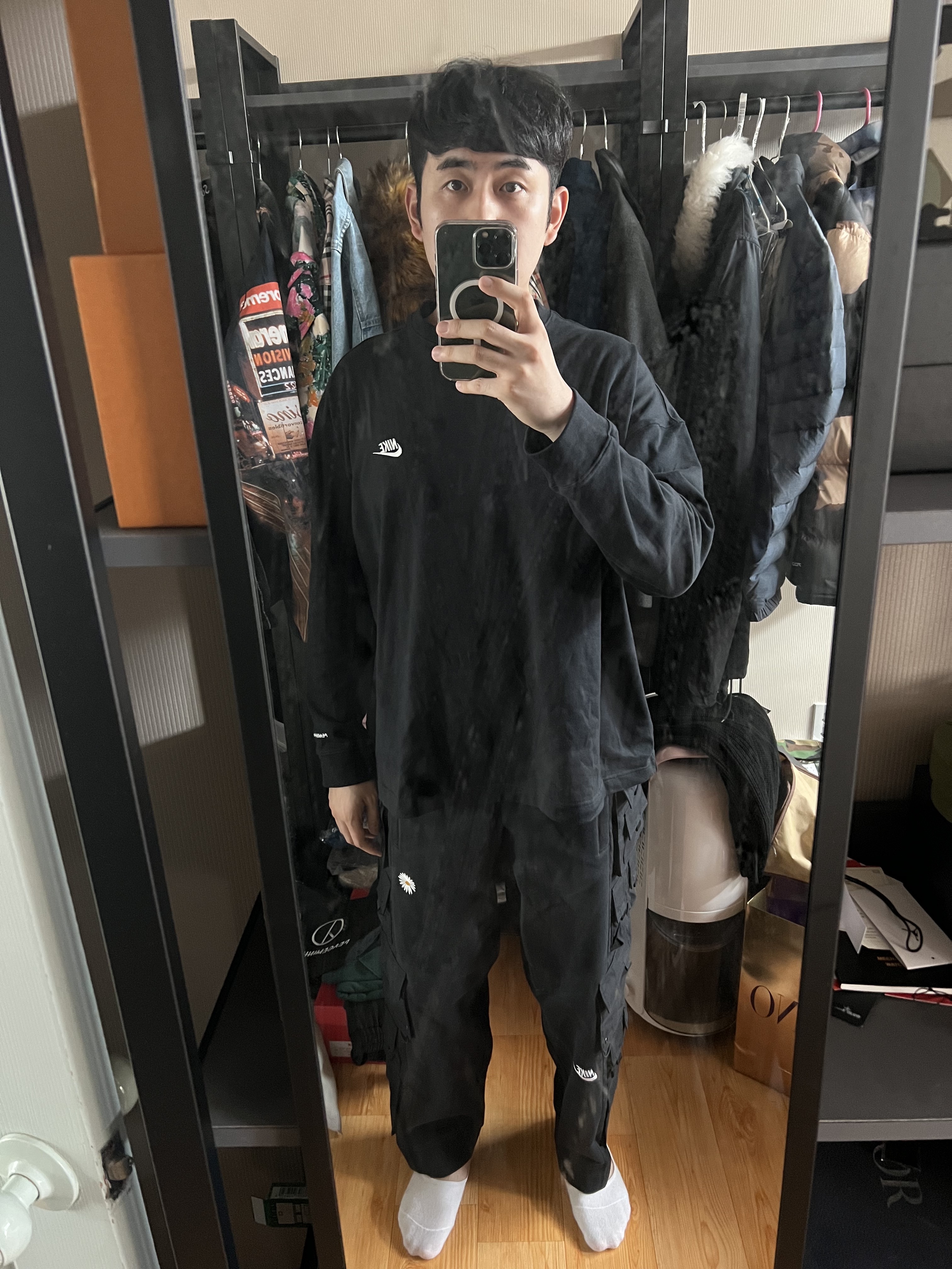 Nike x Peaceminusone LS T-Shirt Black (DR0098-010), Nike x Peaceminusone Wide Pants Black (DR0096-010) 착용 스타일