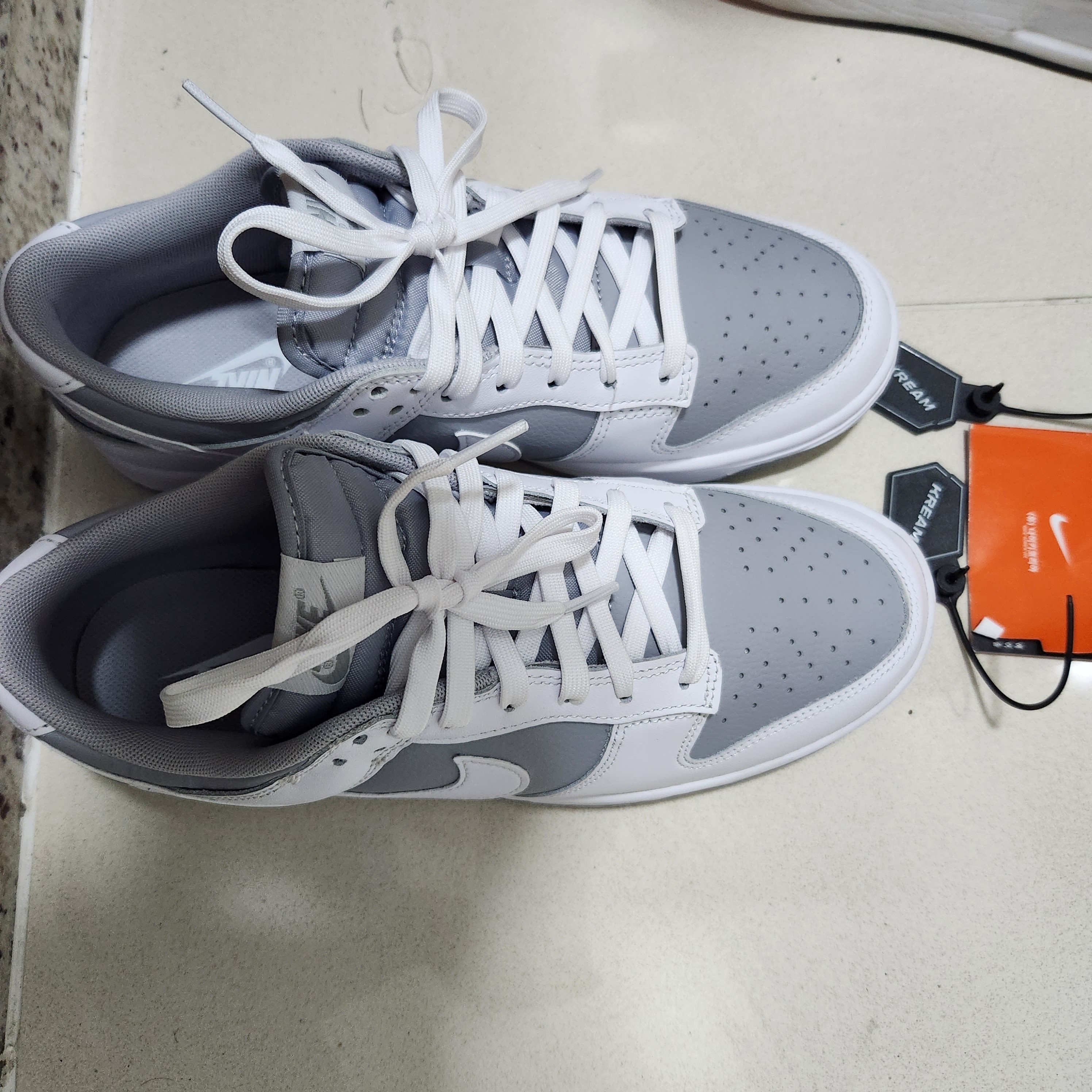 Nike Dunk Low Retro White Neutral Grey 착용 스타일 - 2