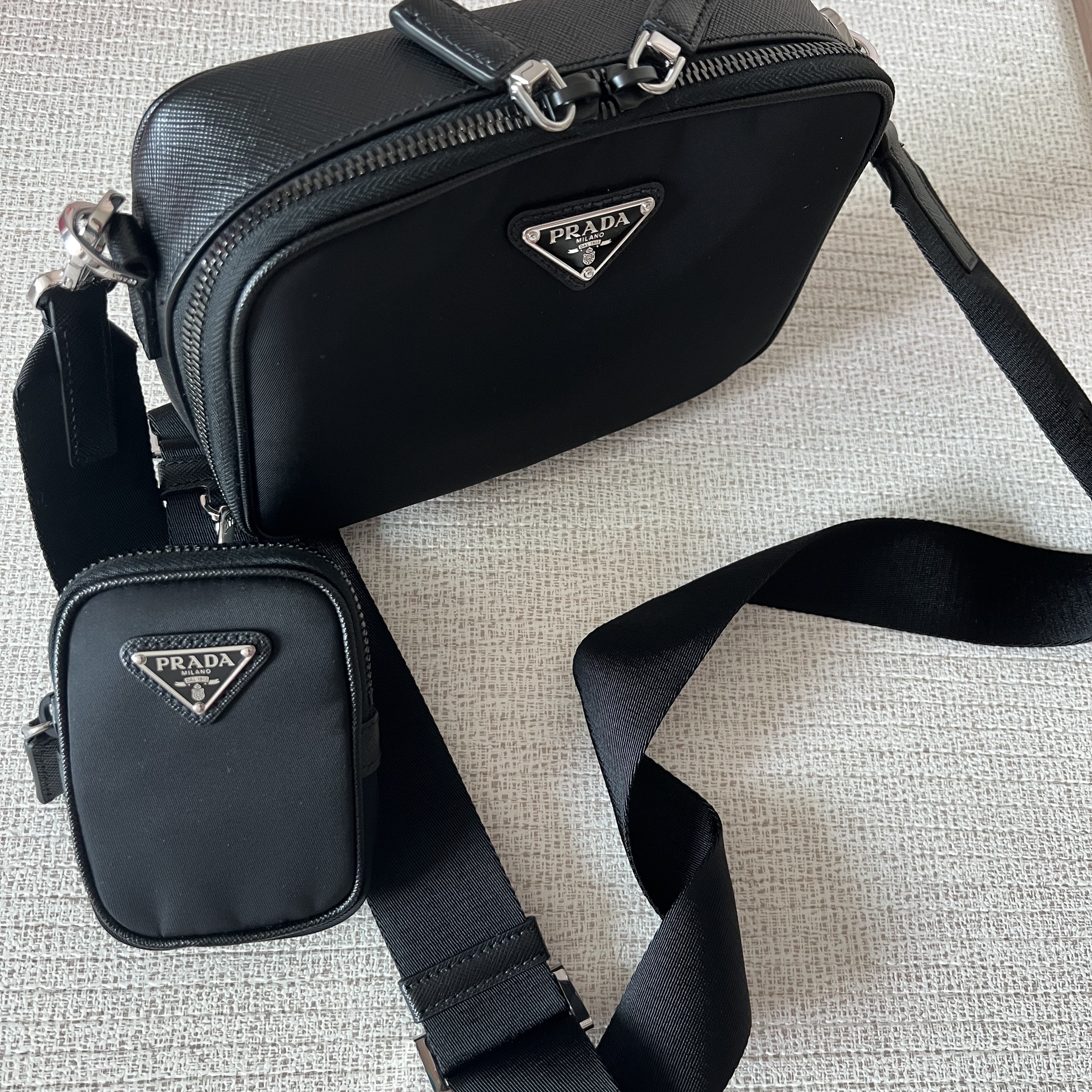 Prada Re-Nylon and Saffiano Leather Brique Bag Black 착용 스타일 - 1