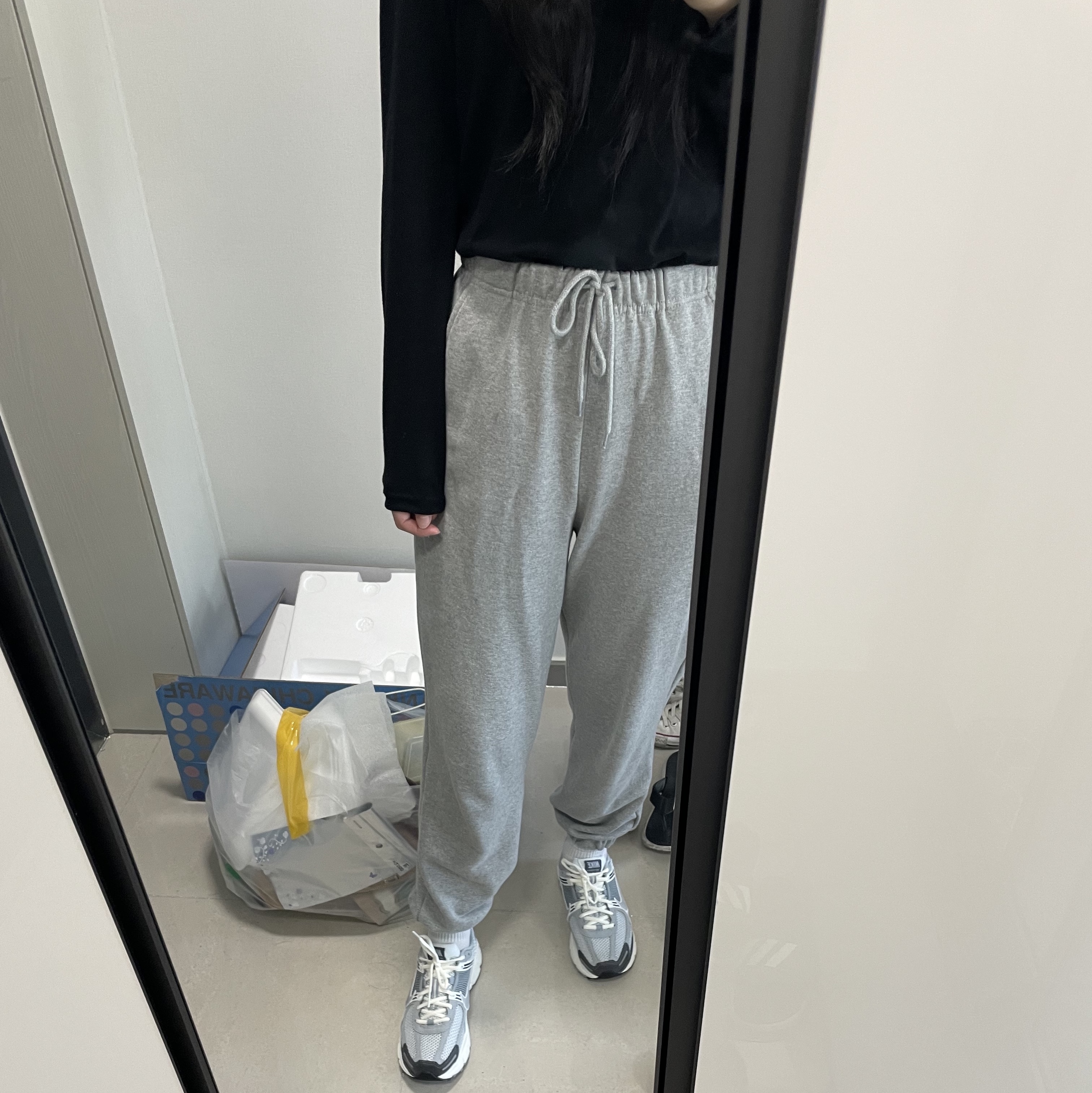 (W) Nike Zoom Vomero 5 Pure Platinum Metallic Silver 착용 스타일 - 1