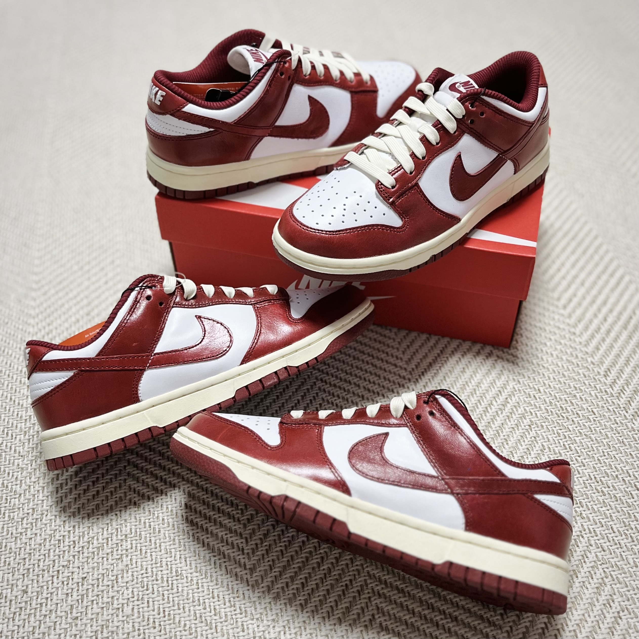 (W) Nike Dunk Low Retro PRM Team Red and White 착용 스타일