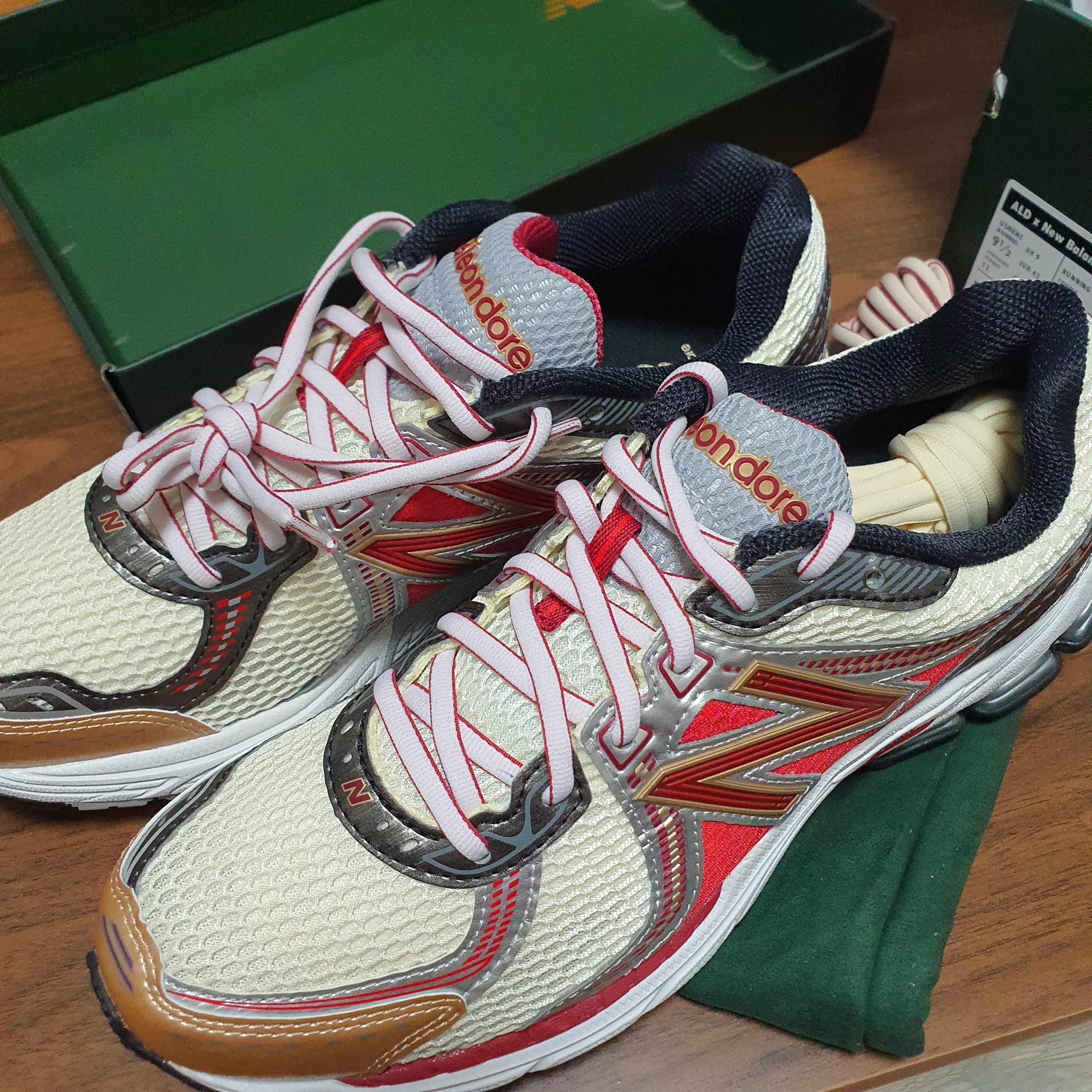 New Balance x Aime Leon Dore 860v2 Red 착용 스타일 - 1