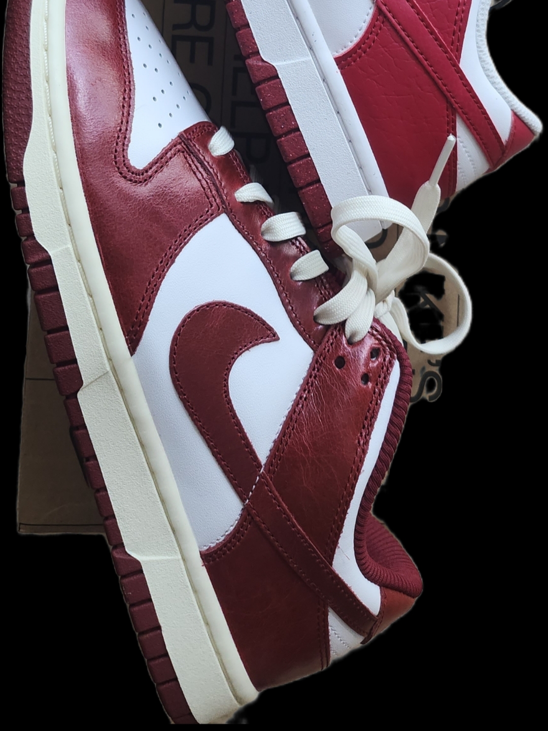 (W) Nike Dunk Low Retro PRM Team Red and White, (W) Nike Dunk Low Next Nature Gym Red 착용 스타일 - 1