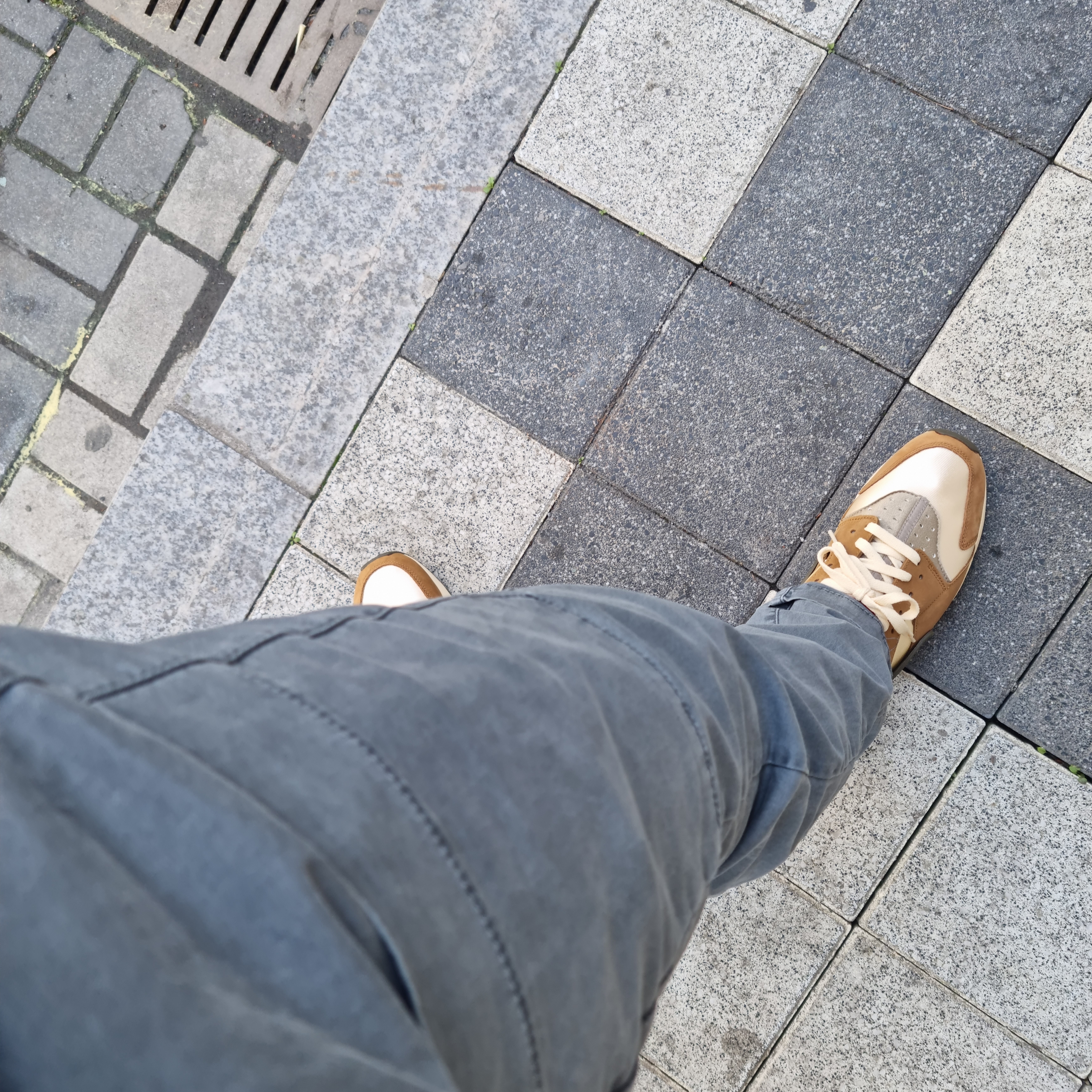 Nike x Stussy Air Huarache LE Desert Oak 착용 스타일
