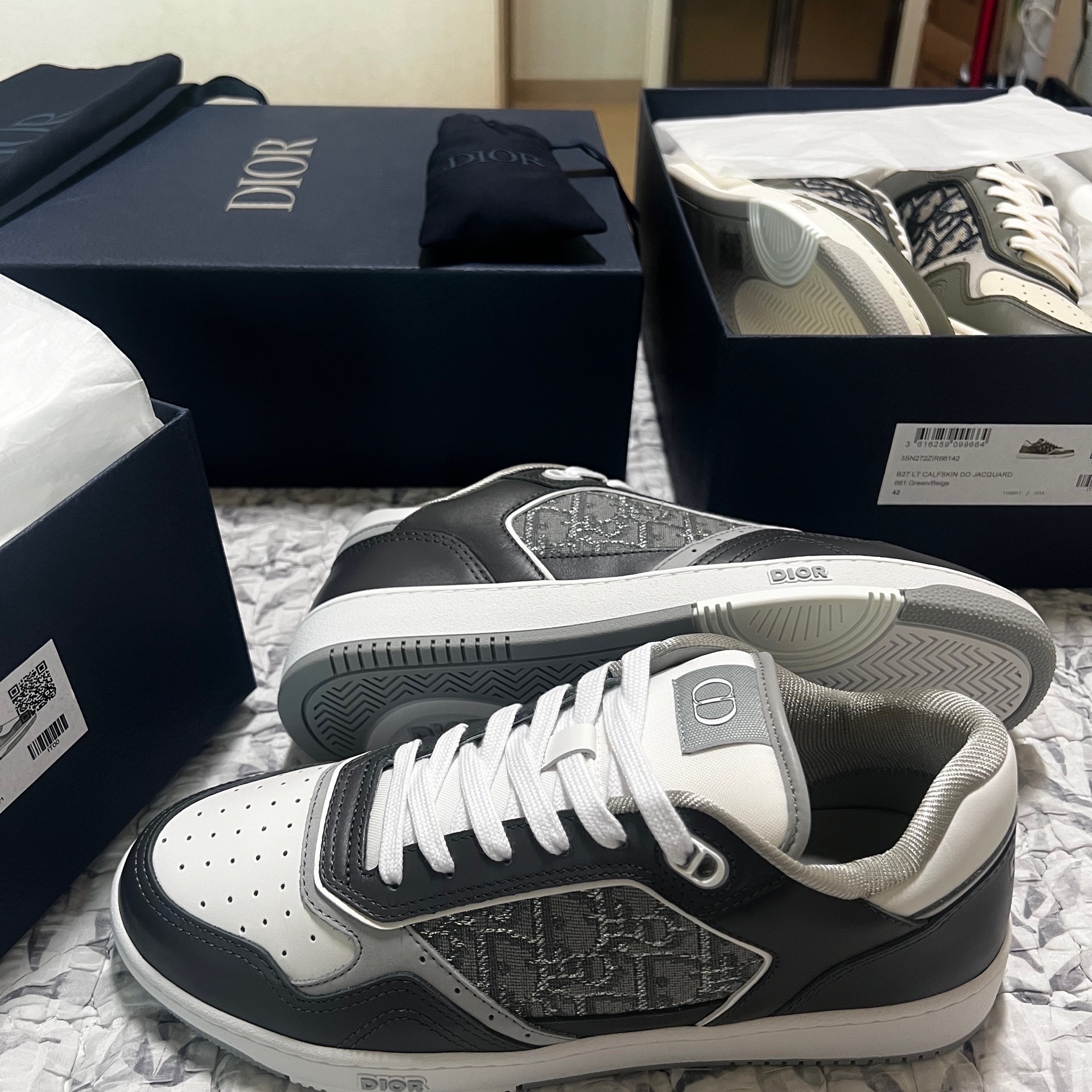 Dior B27 Low-Top Sneakers Anthracite Grey White 착용 스타일