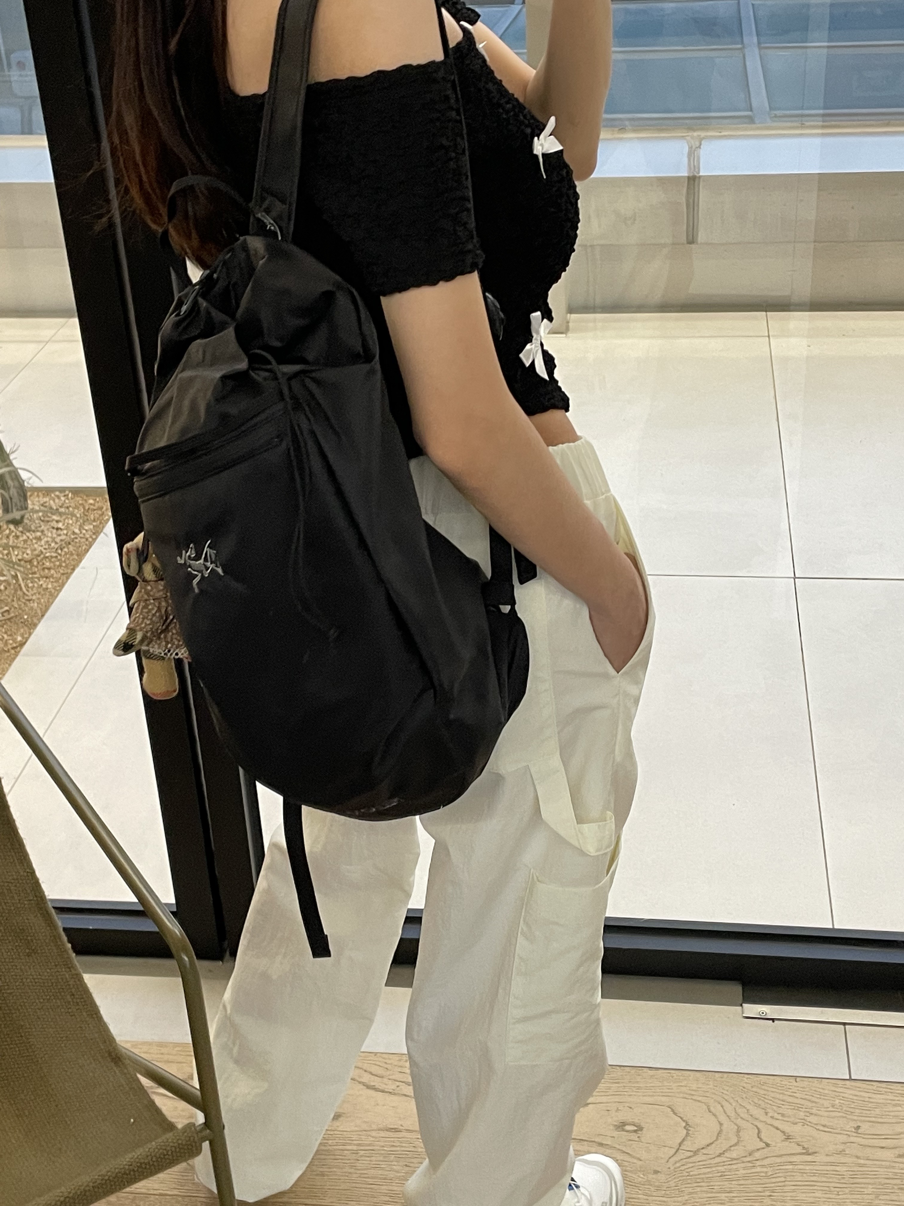 Arc'teryx Heliad 10 Backpack Black, Salomon XT-6 ADV White 착용 스타일 - 3