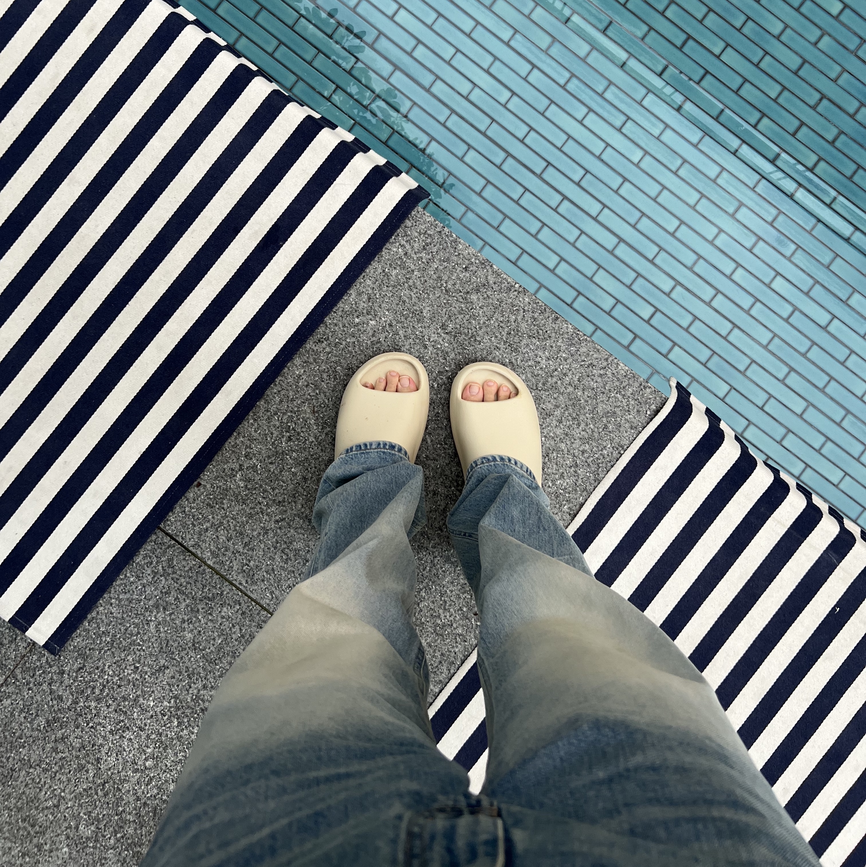 Adidas Yeezy Slide Bone 2022/2023 착용 스타일