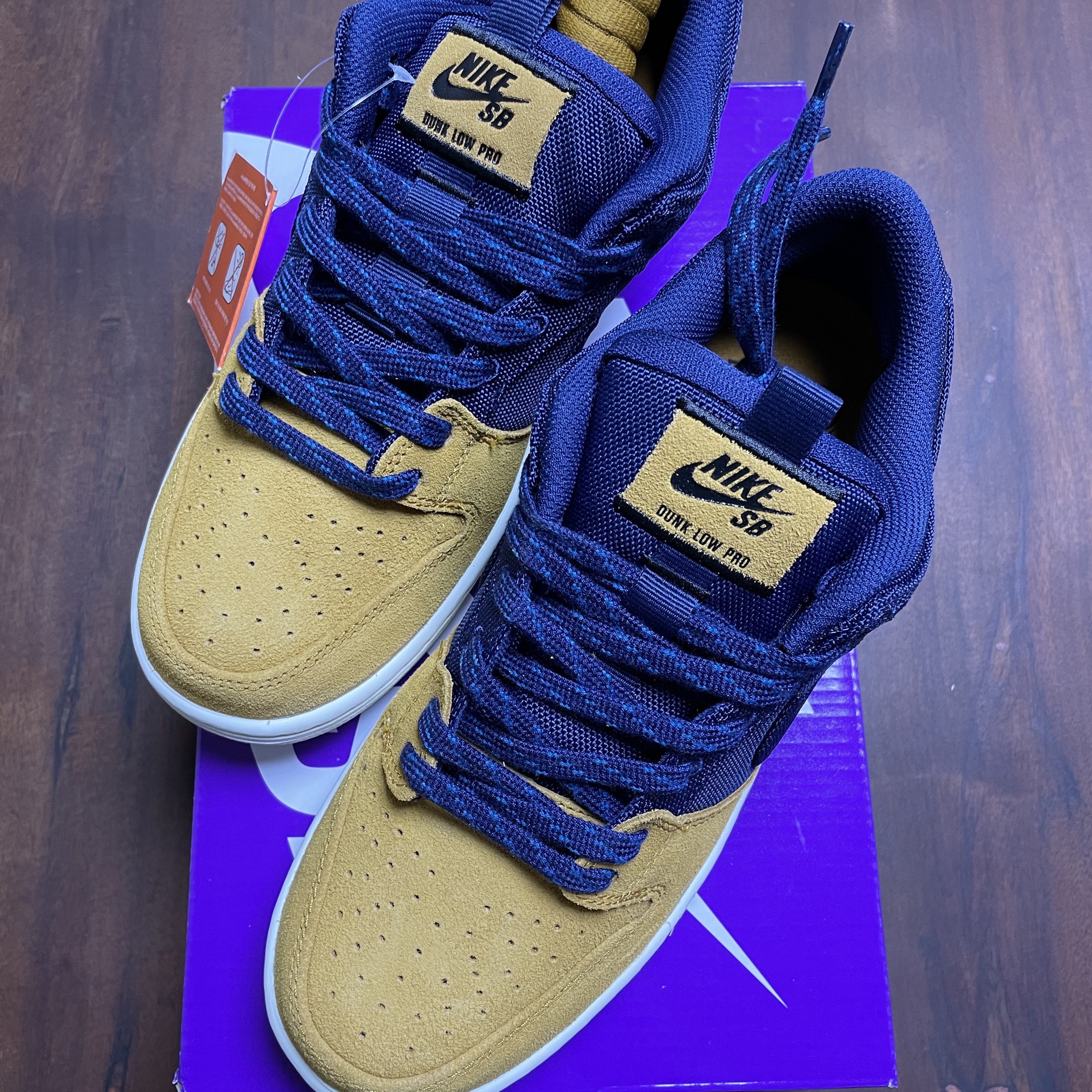 Nike SB Dunk Low Pro Premium Desert Ochre and Midnight Navy 착용 스타일 - 1