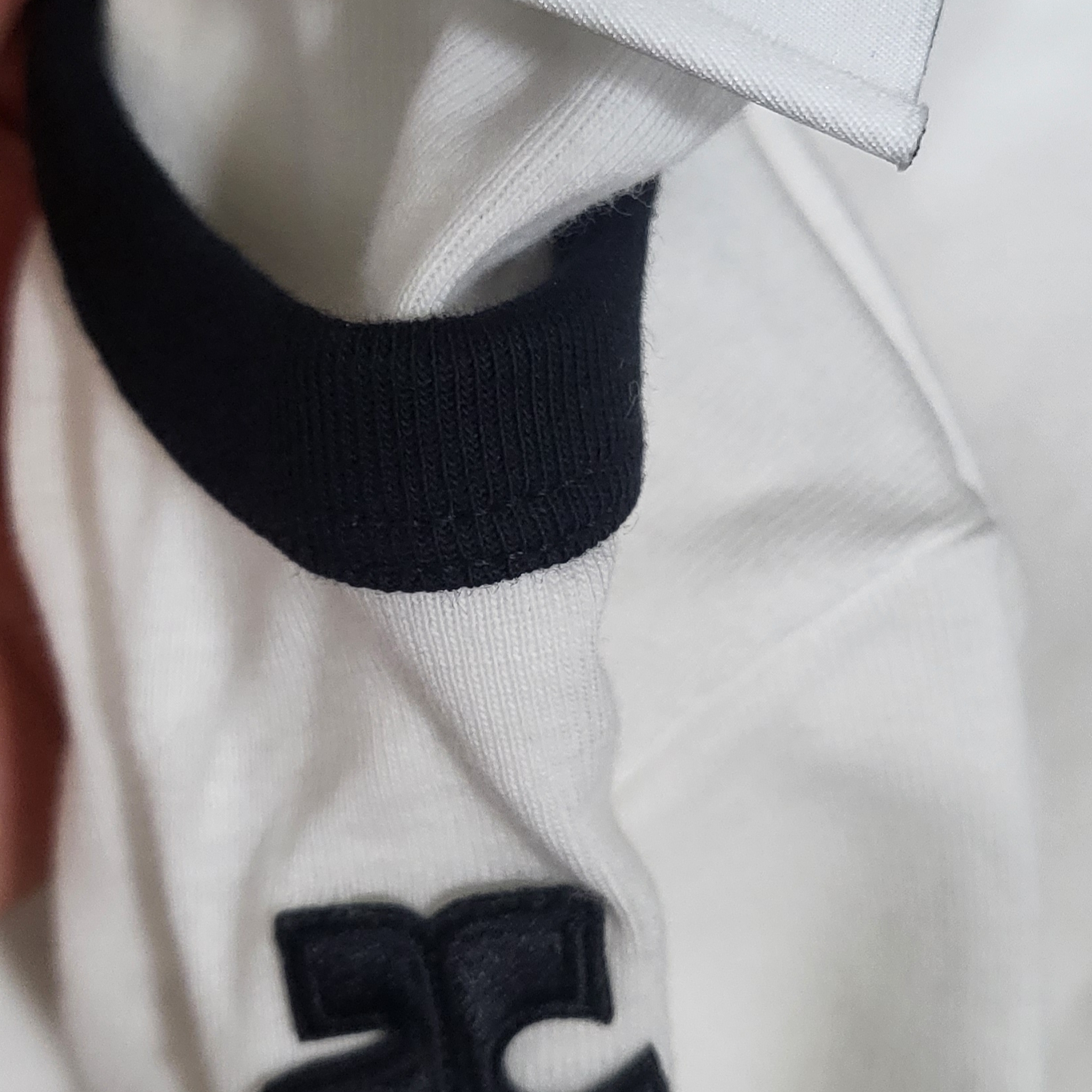 (W) Courreges Reedition Bumpy Contrast T-Shirt Heritage White Black 착용 스타일