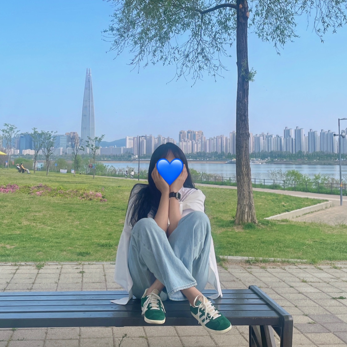 아디다스 가젤 다크 그린 크림 화이트 착용 스타일