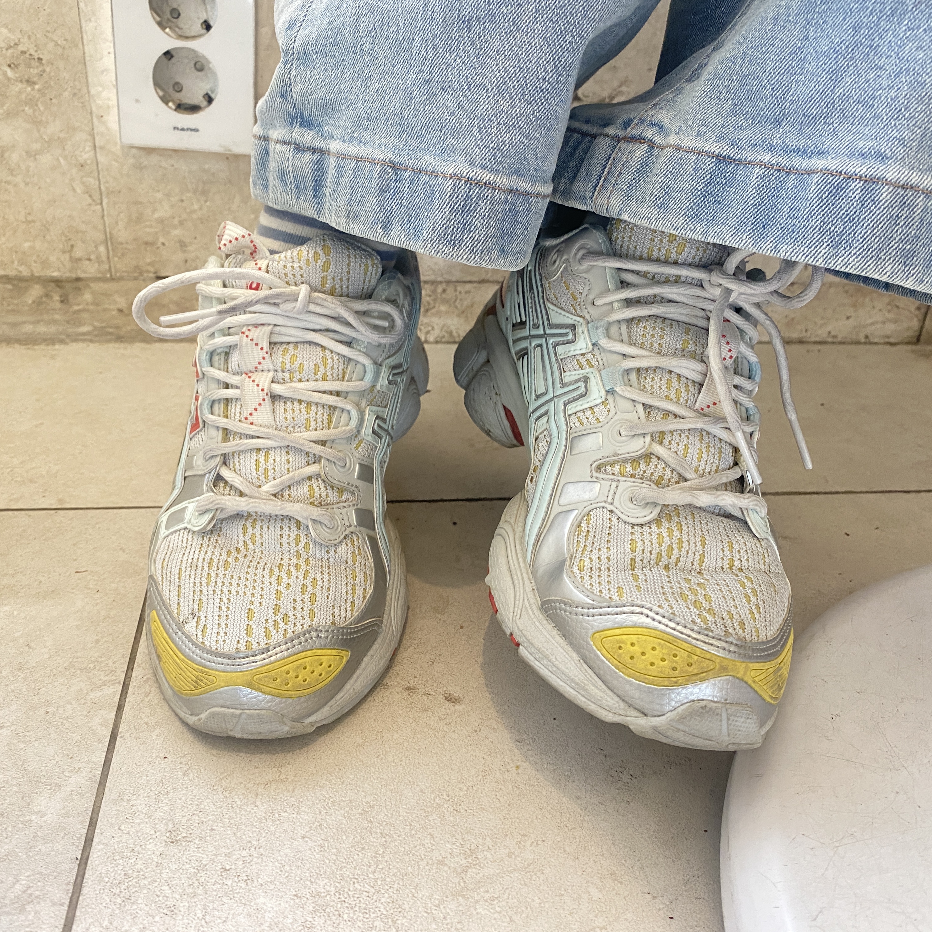 Asics UB5-S Gel-Nimbus 9 Glacier Grey 착용 스타일