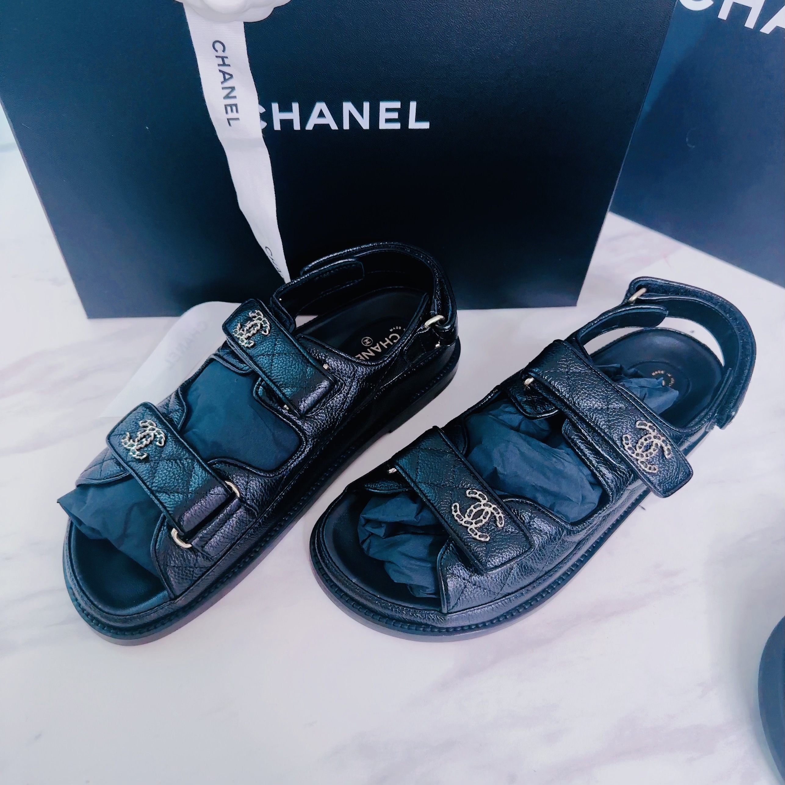 (W) Chanel Sandals Grained Calfskin & Black 착용 스타일