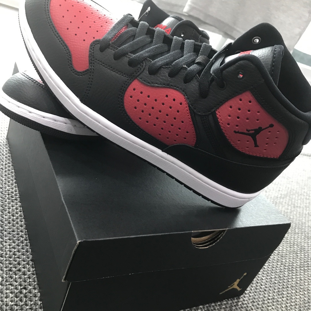 Jordan Access Black Gym Red 착용 스타일