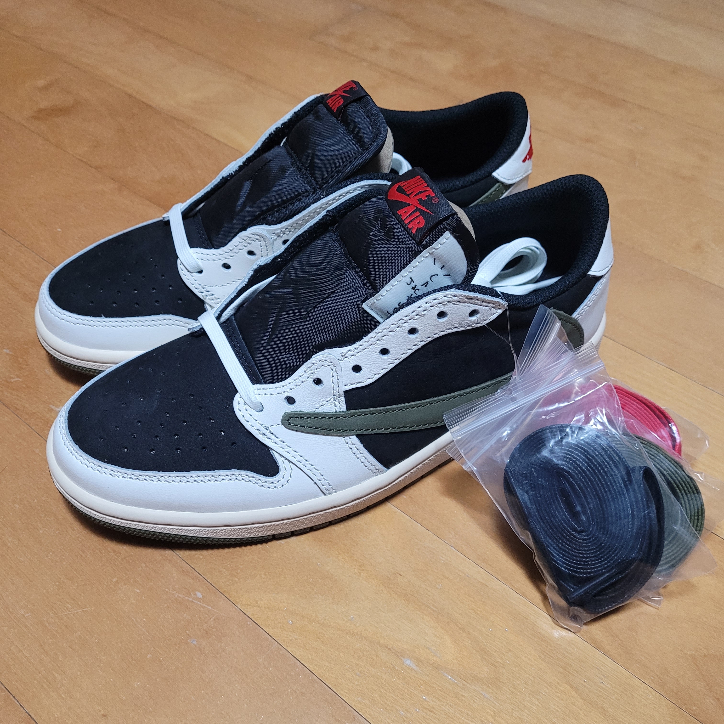 (W) Jordan 1 x Travis Scott Retro Low OG SP Medium Olive 착용 스타일 - 2
