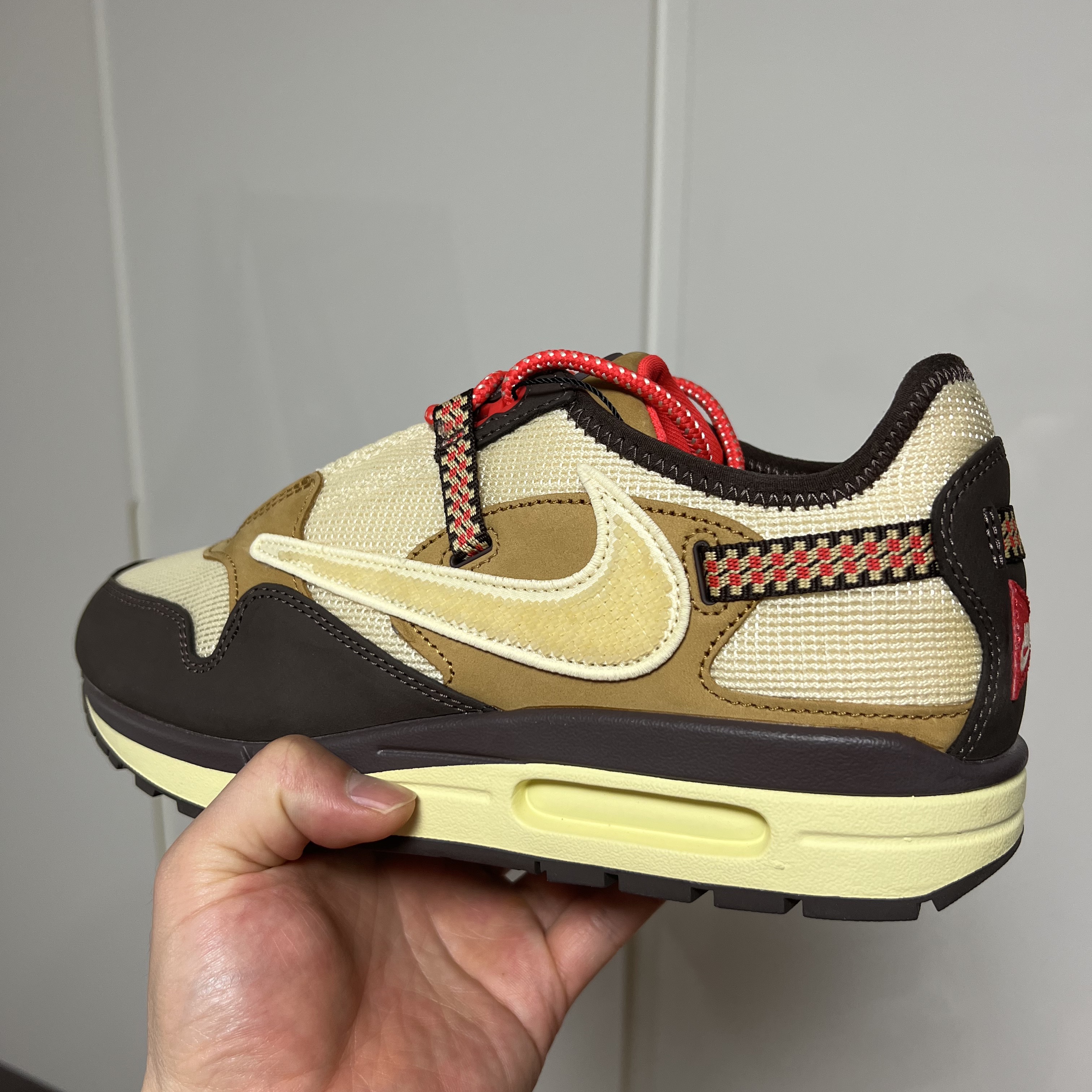 Nike x Travis Scott Air Max 1 Cact.us Brown 착용 스타일