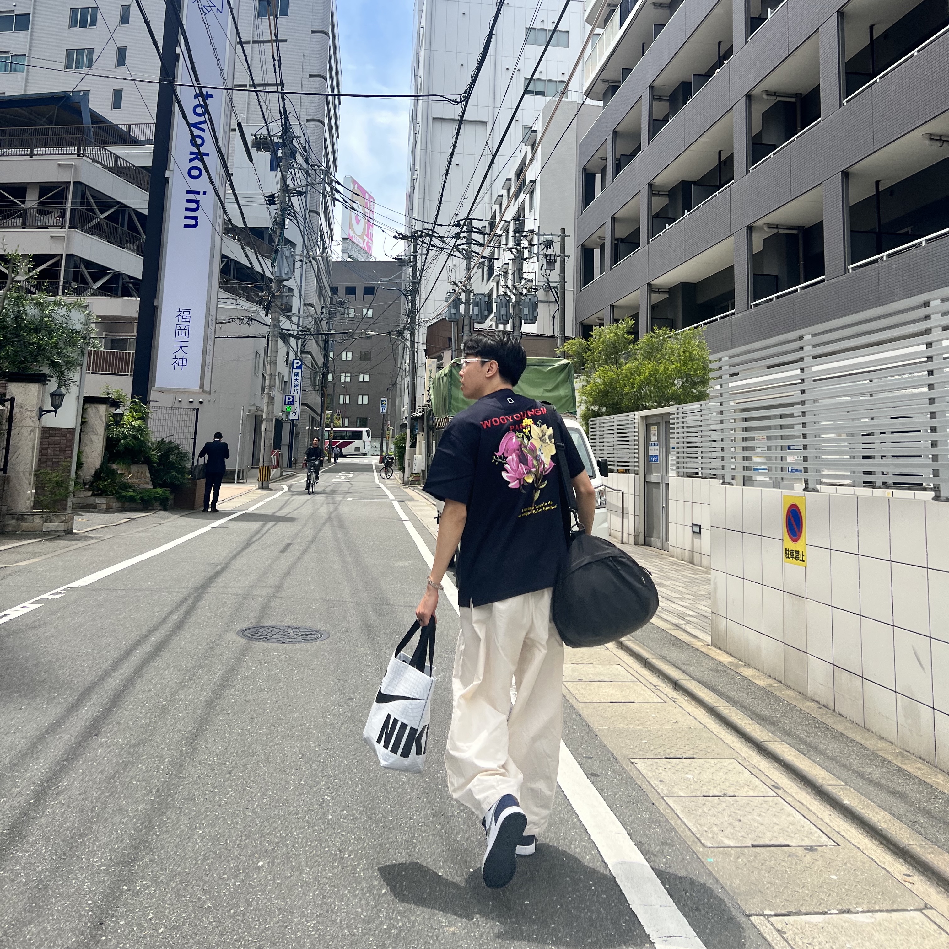 Wooyoungmi Flower Print Back Logo T-Shirt Navy - 22SS, Jordan 1 Retro High OG CO.JP Midnight Navy 착용 스타일