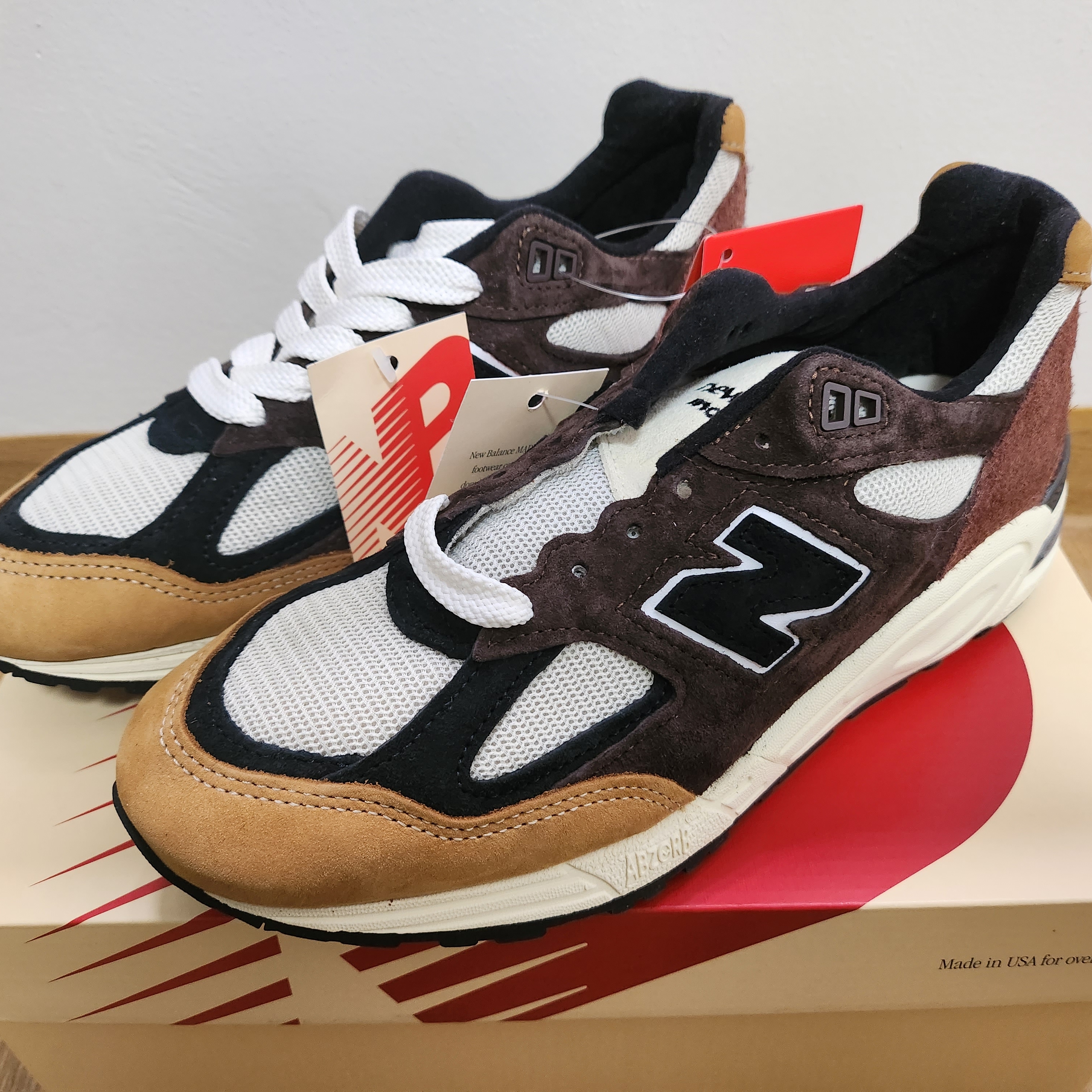 New Balance 990v2 Made in USA Brown Beige 착용 스타일