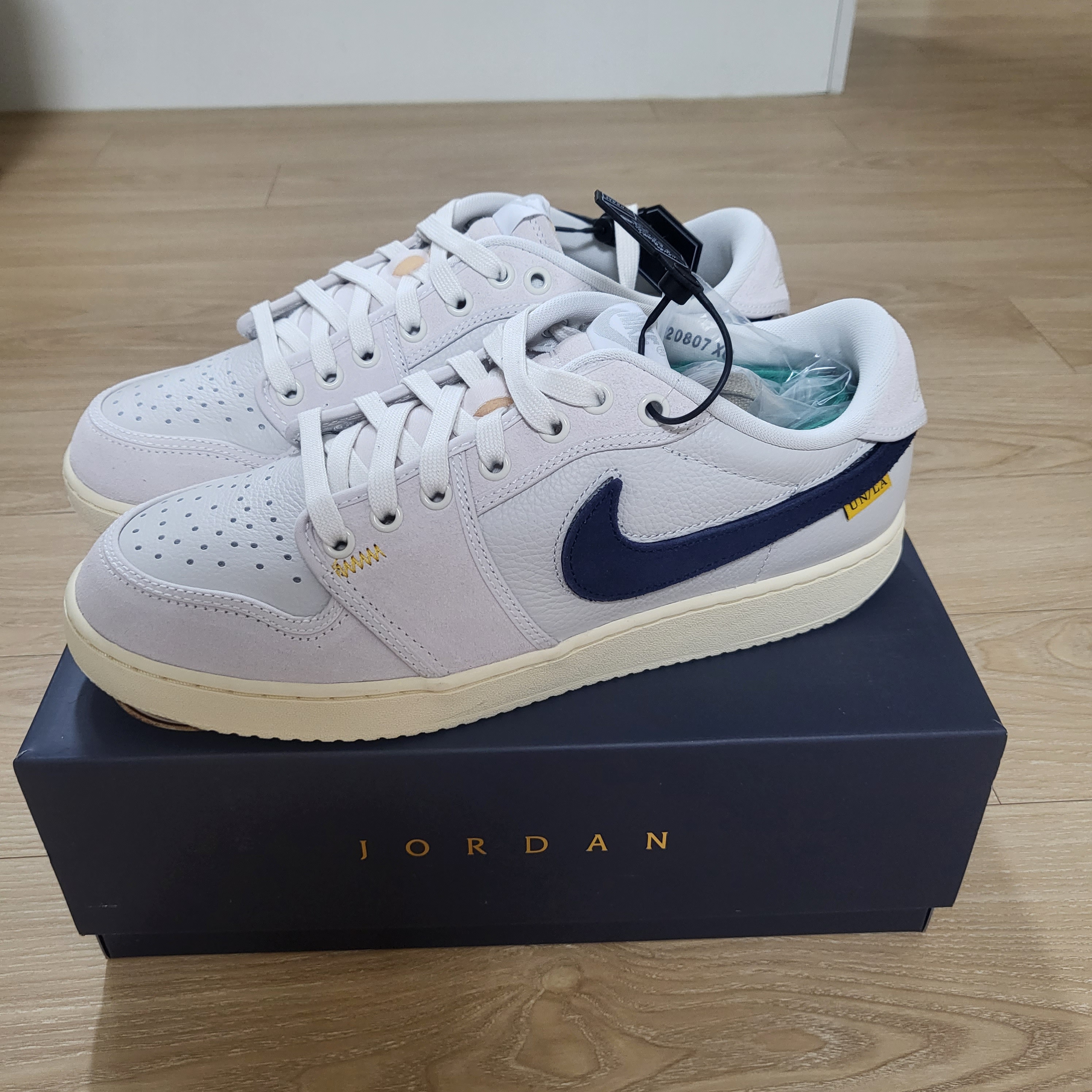 Jordan 1 x Union KO Low Sail Neutral Grey 착용 스타일 - 1
