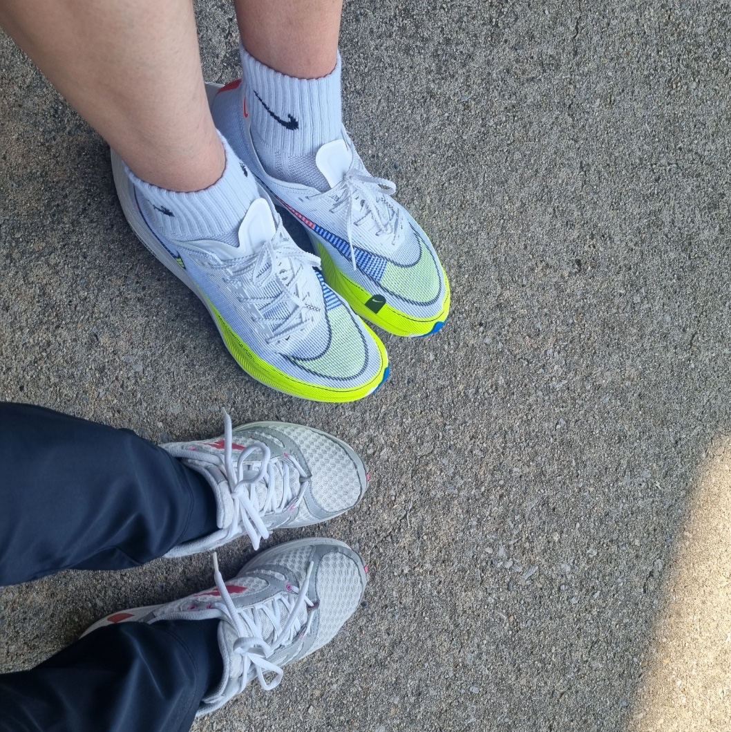 Nike ZoomX Vaporfly Next% 2 White Volt 착용 스타일