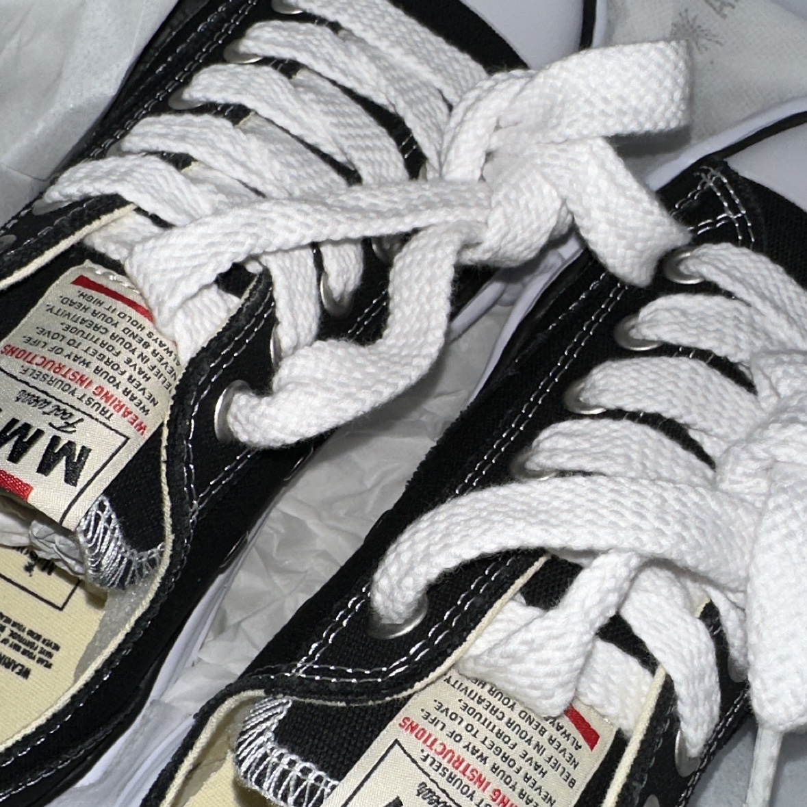 Maison Mihara Yasuhiro Peterson OG Sole Canvas Low Sneakers Black 착용 스타일 - 1