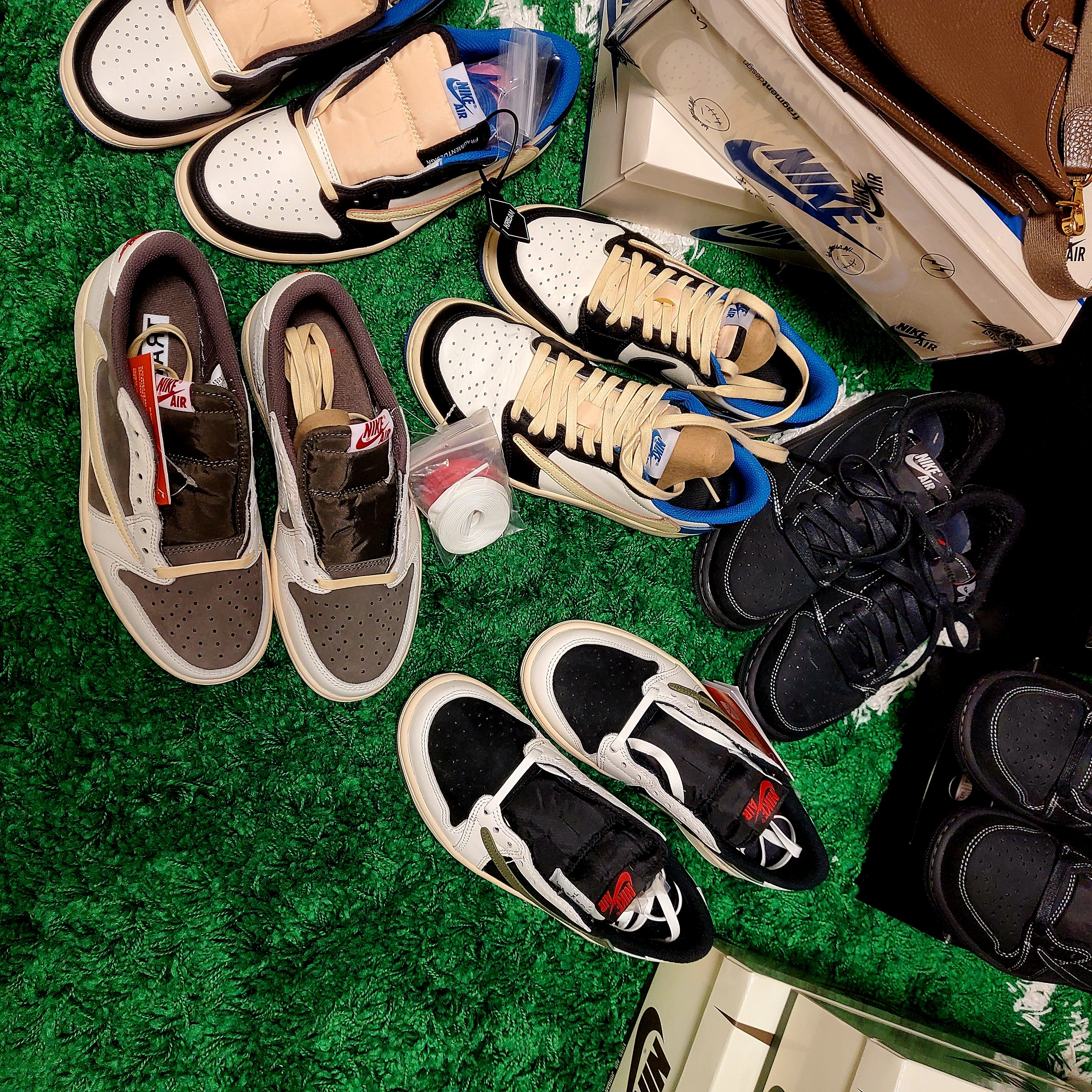 (W) Jordan 1 x Travis Scott Retro Low OG SP Medium Olive, Jordan 1 x Travis Scott Retro Low OG SP Sail and Ridgerock 착용 스타일