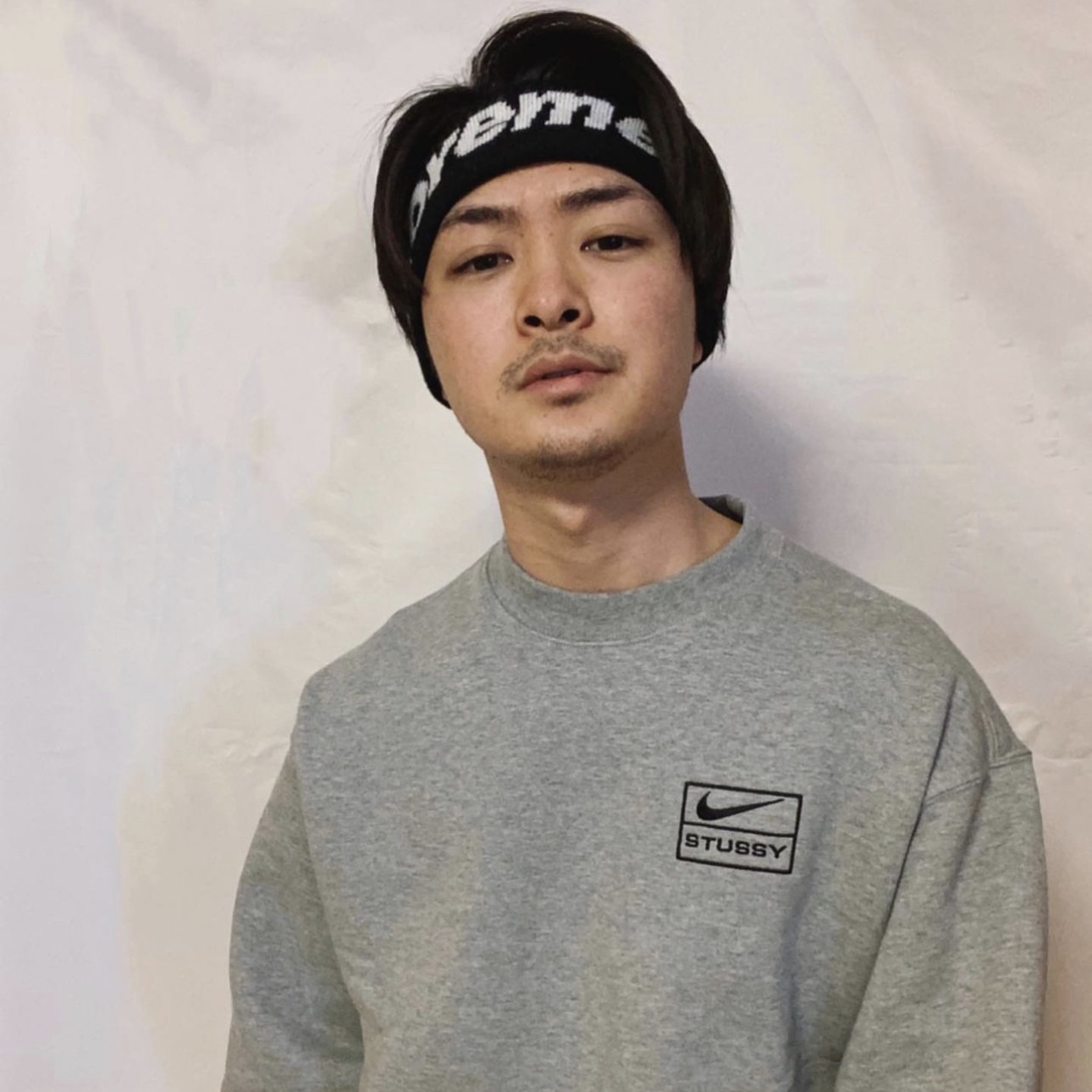 슈프림 x 나이키 NBA 헤드밴드 블랙 - 19SS 착용 스타일 - 2